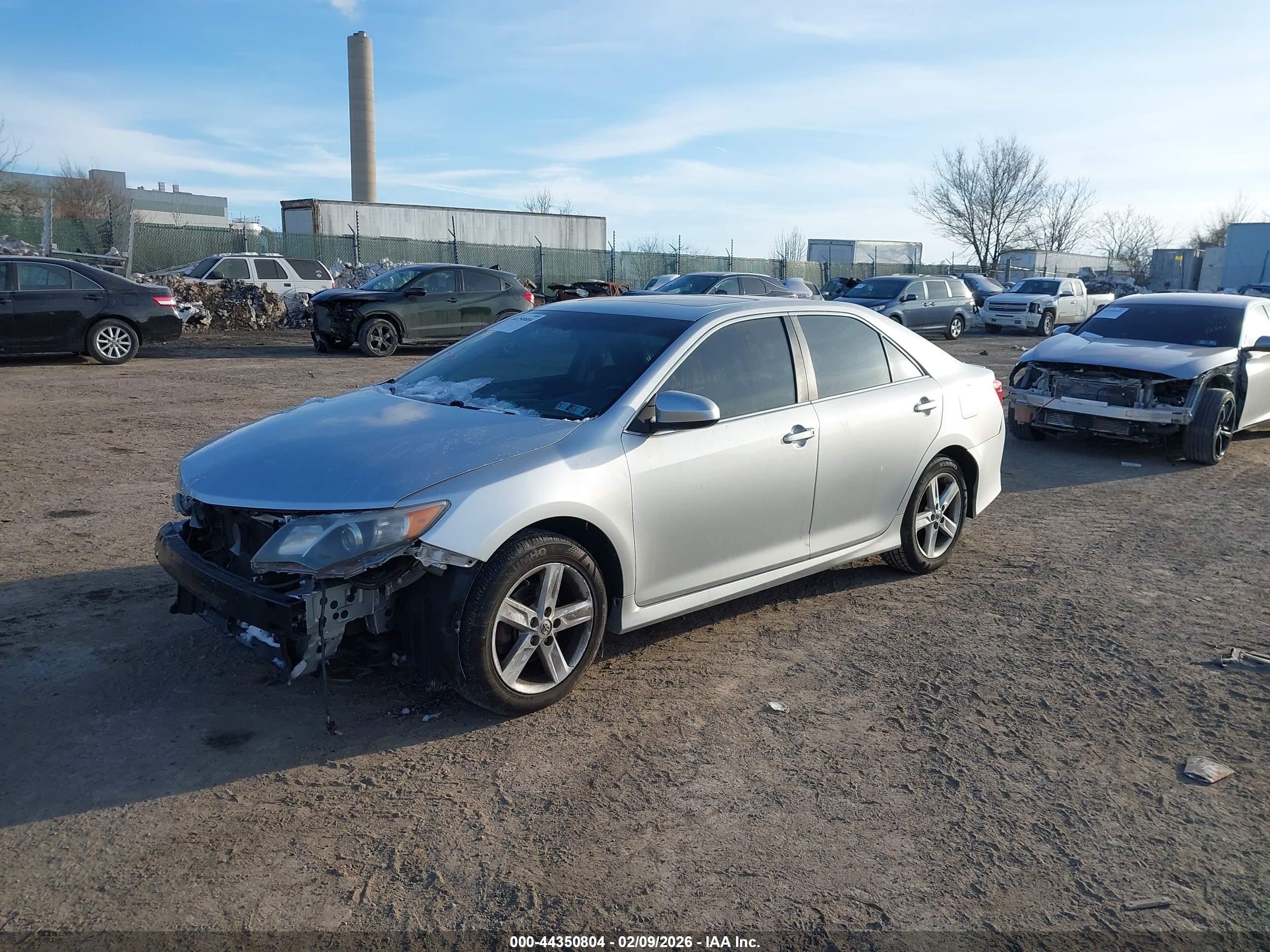 TOYOTA CAMRY image 2