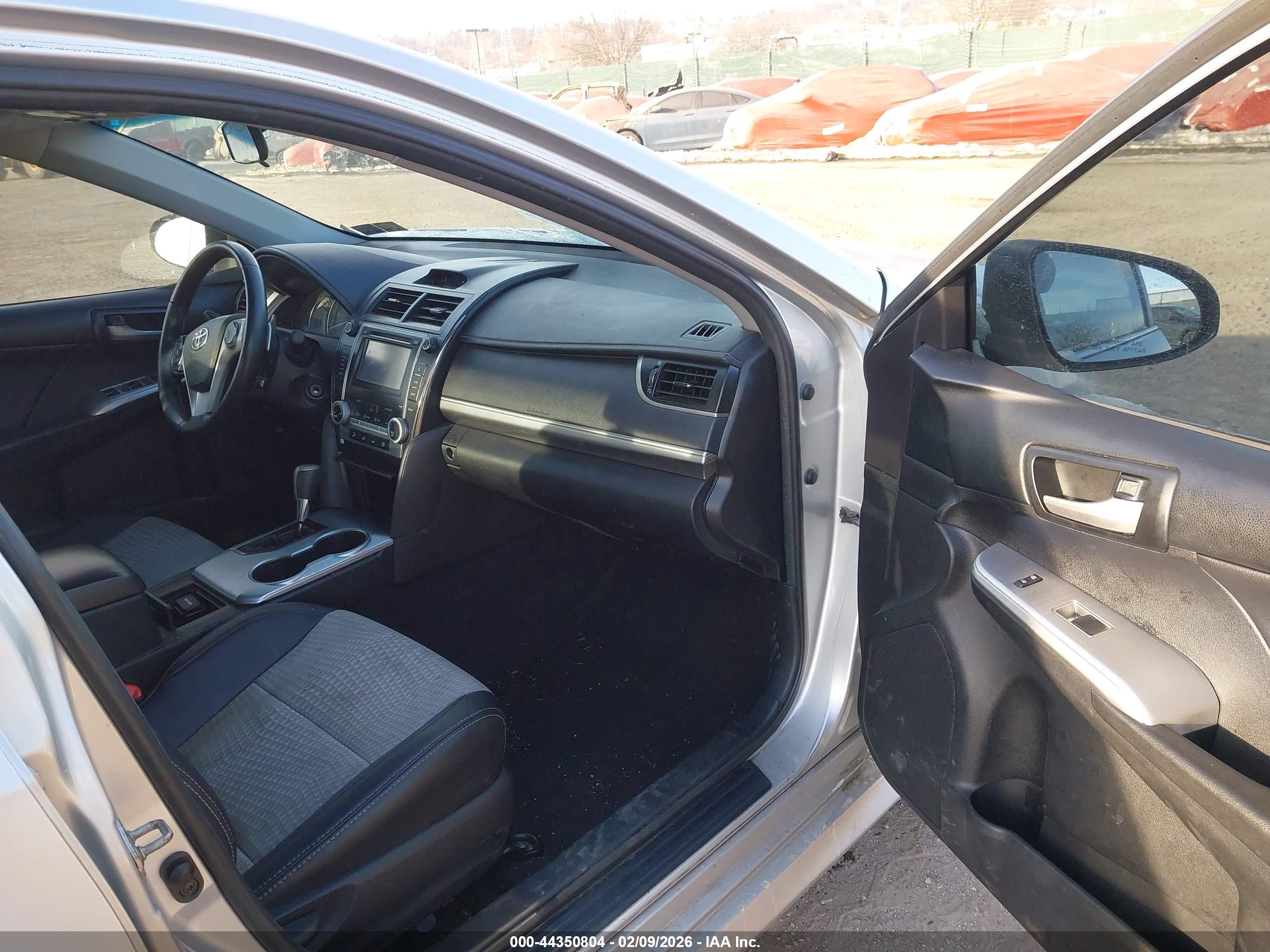 TOYOTA CAMRY image 5