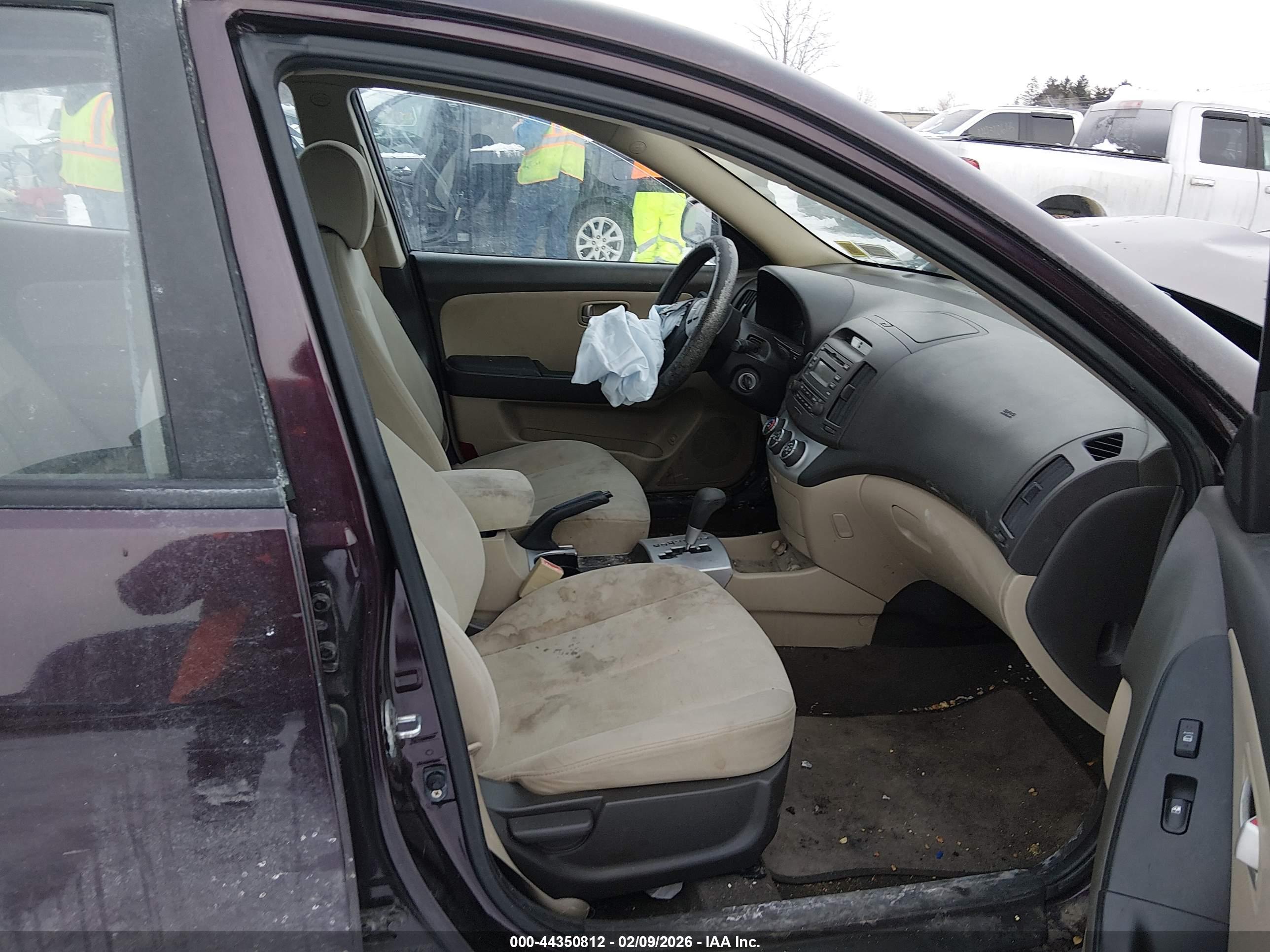 HYUNDAI ELANTRA image 5