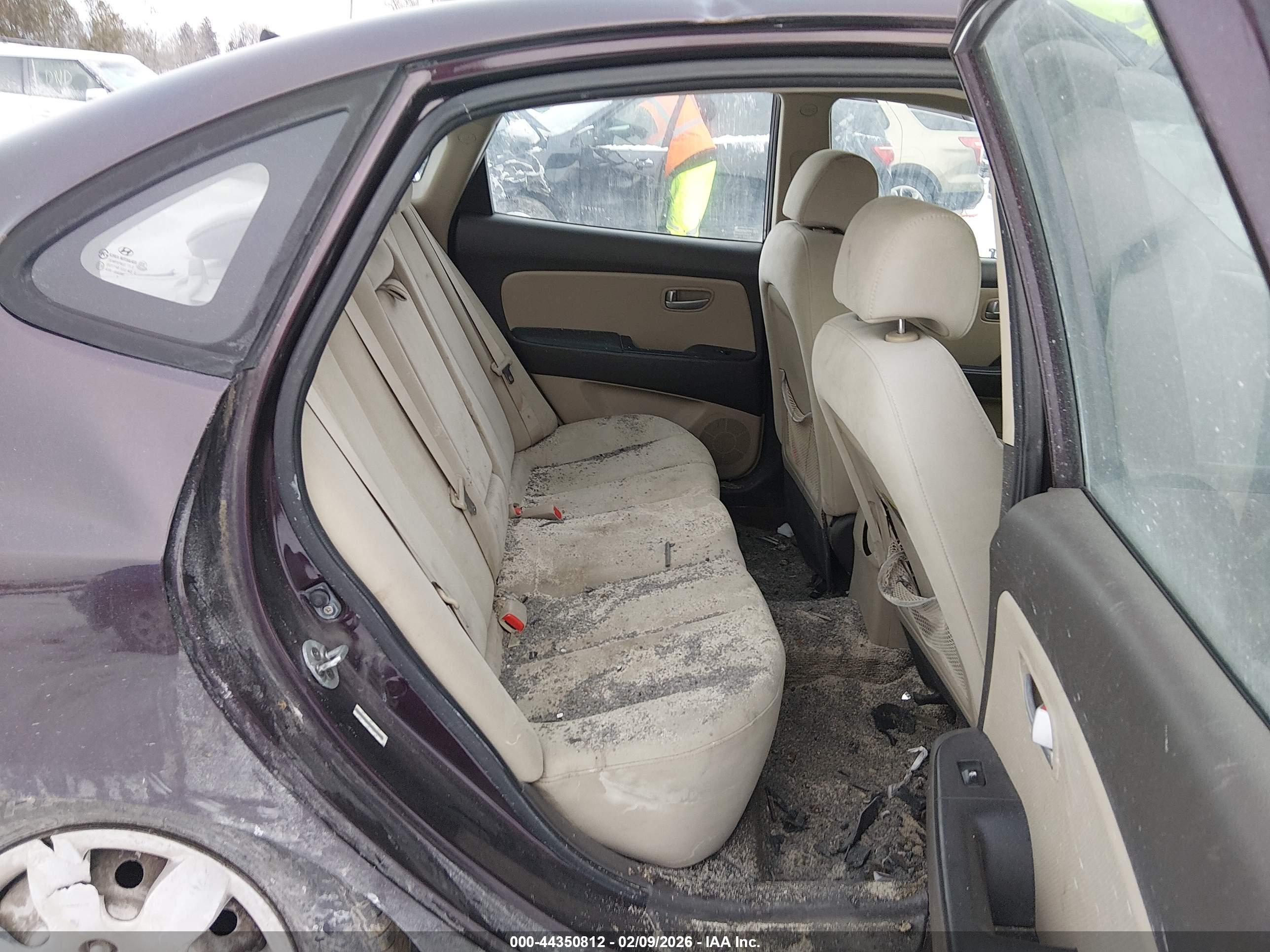 HYUNDAI ELANTRA image 8