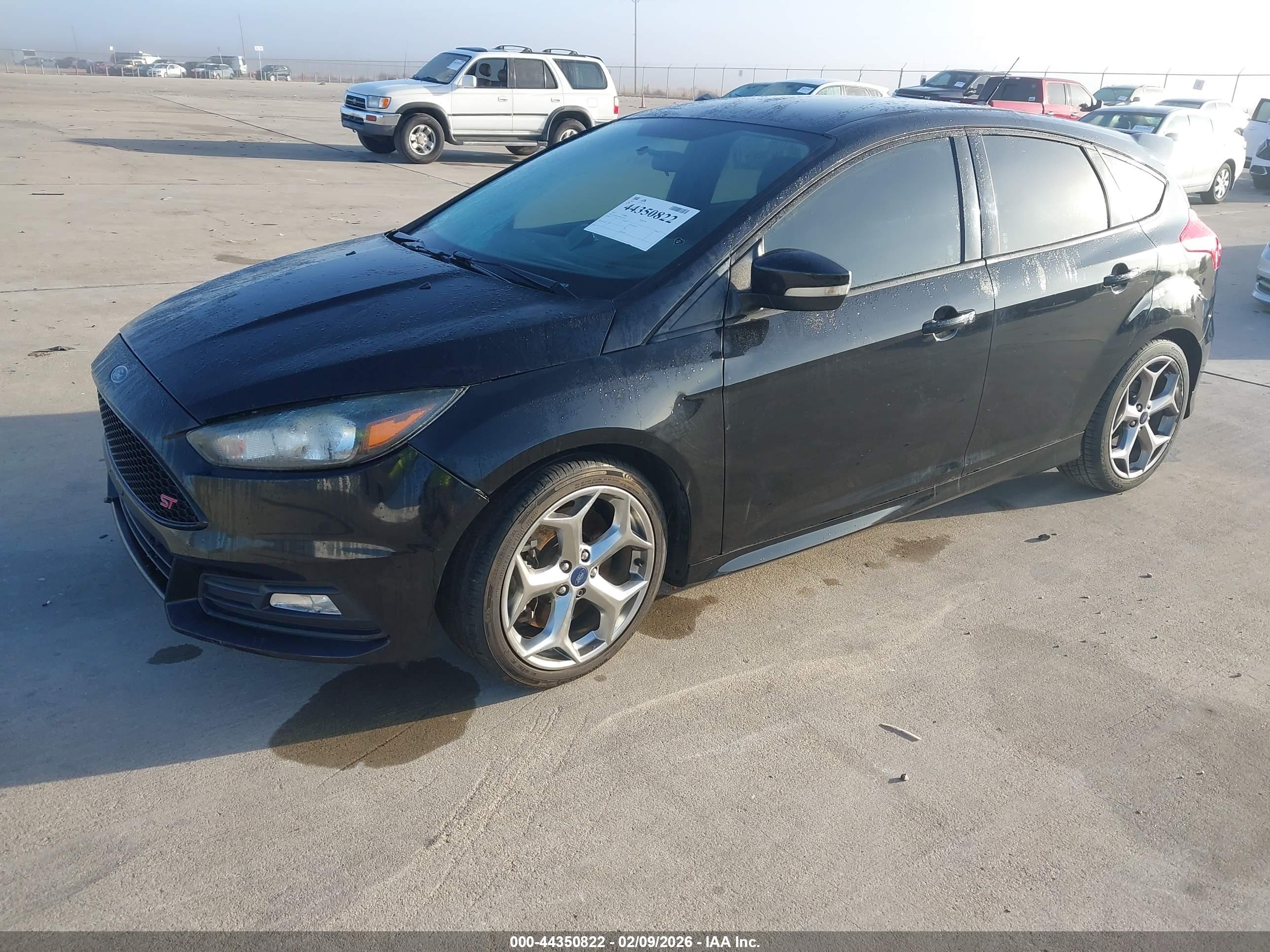 FORD FOCUS image 2