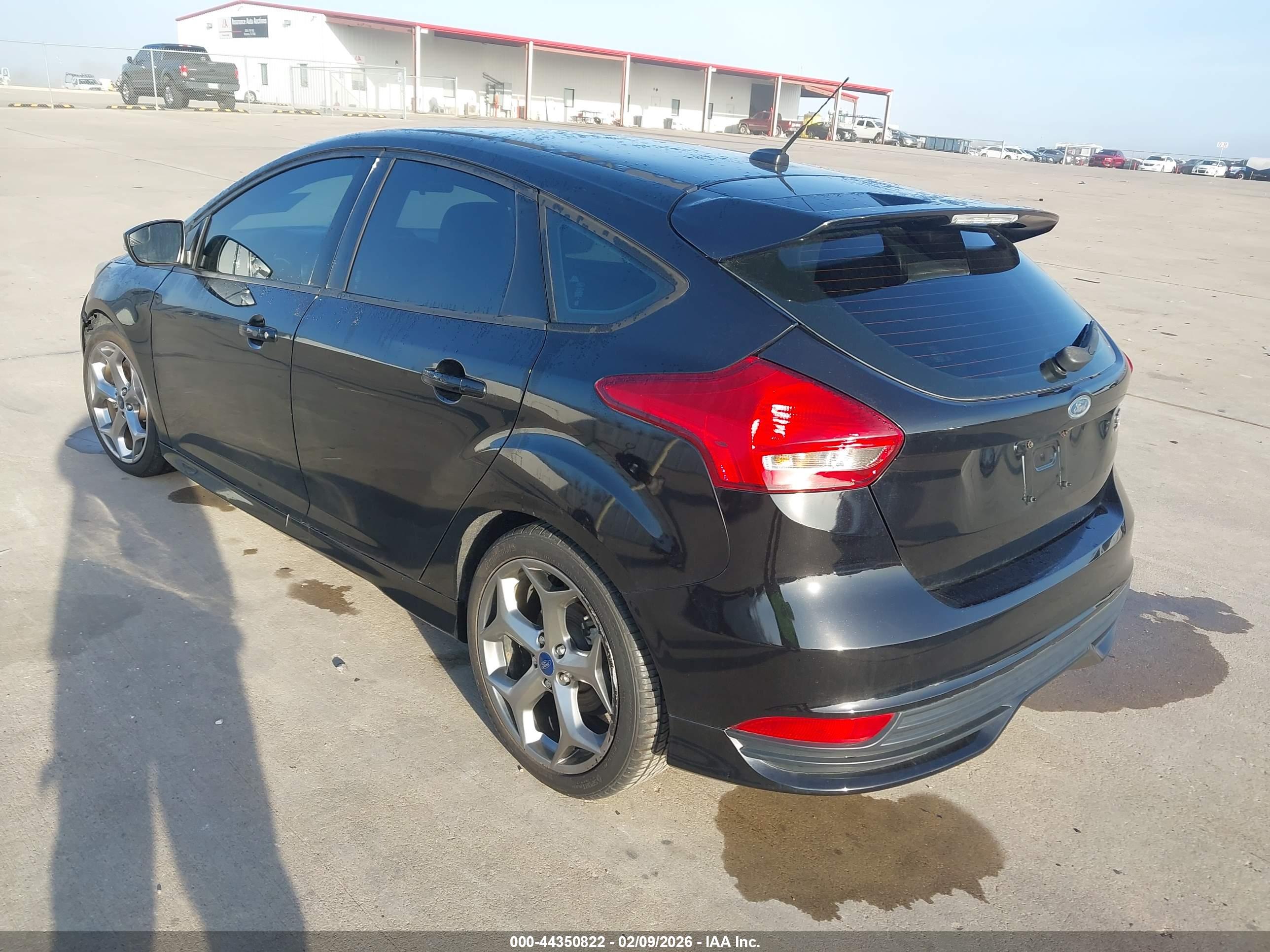 FORD FOCUS image 3