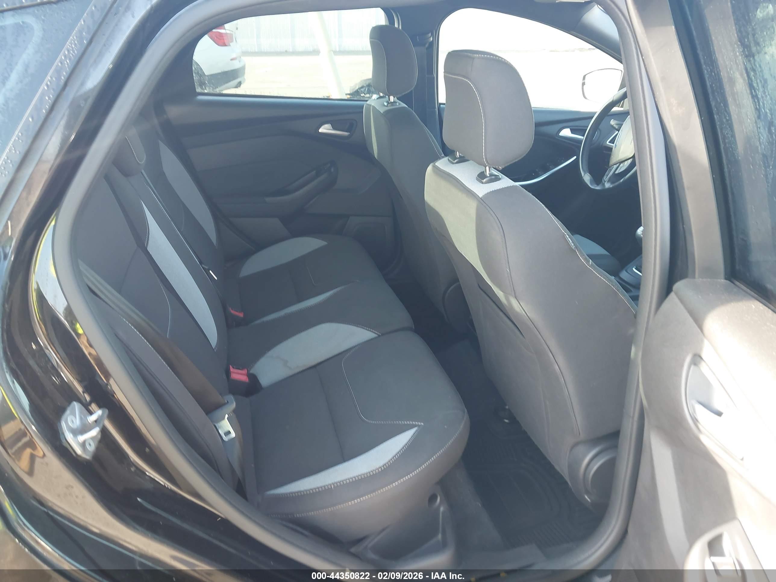 FORD FOCUS image 8