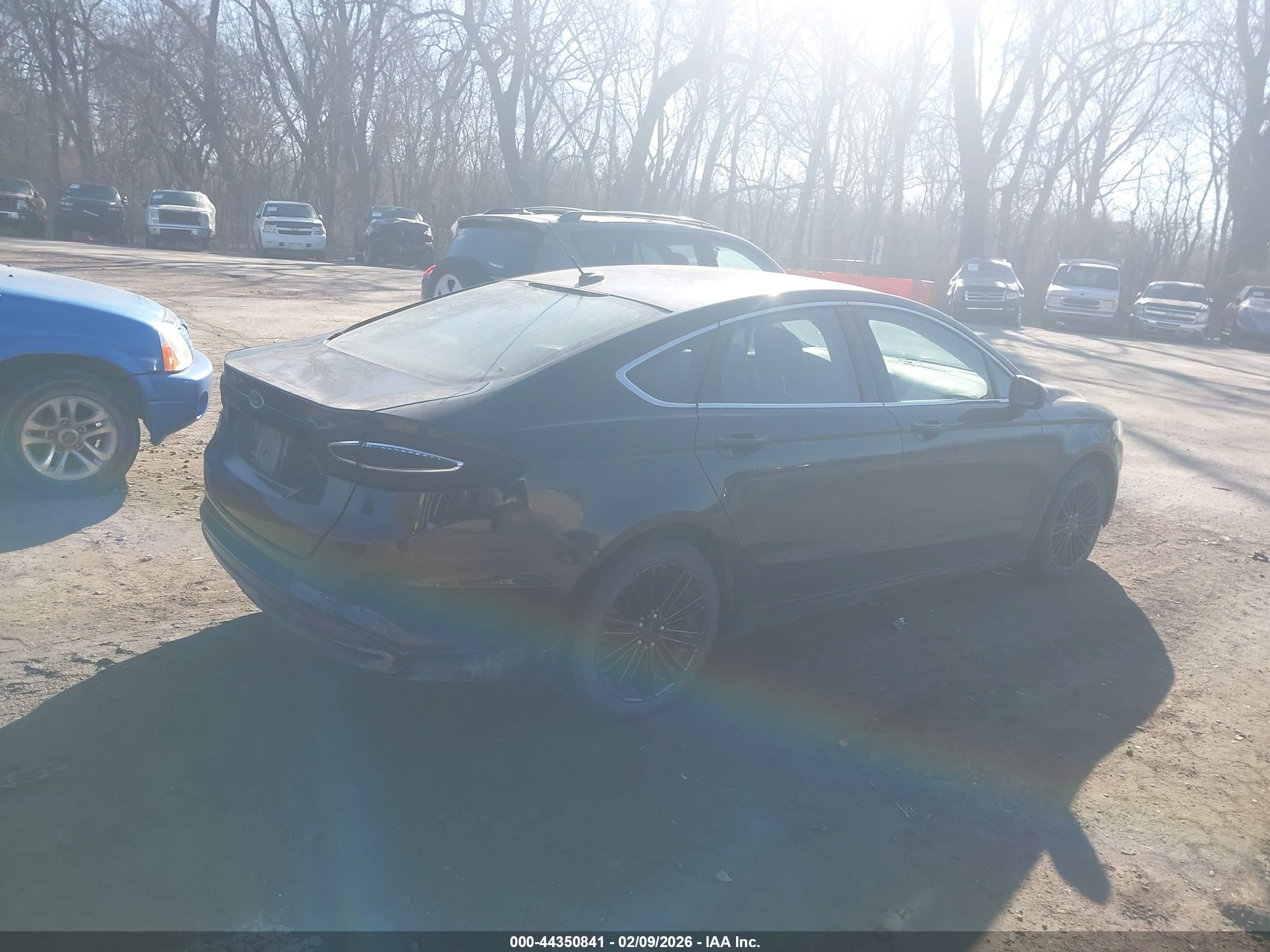 FORD FUSION image 4
