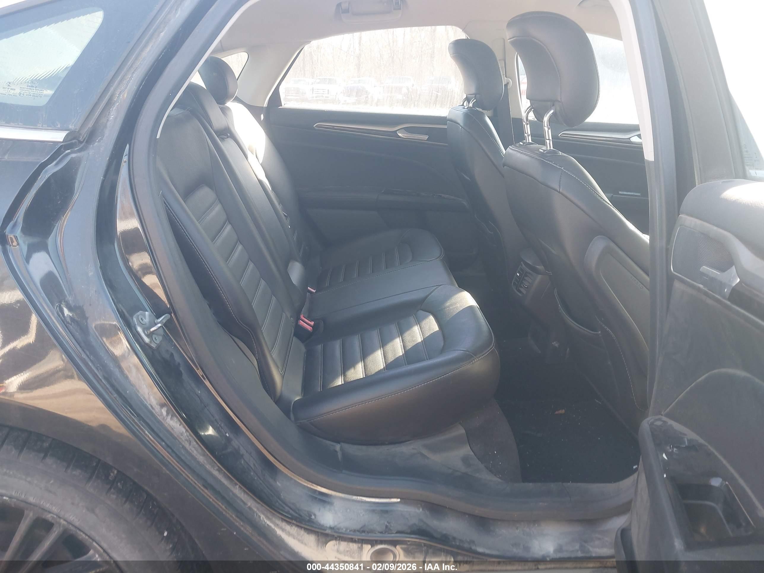 FORD FUSION image 8