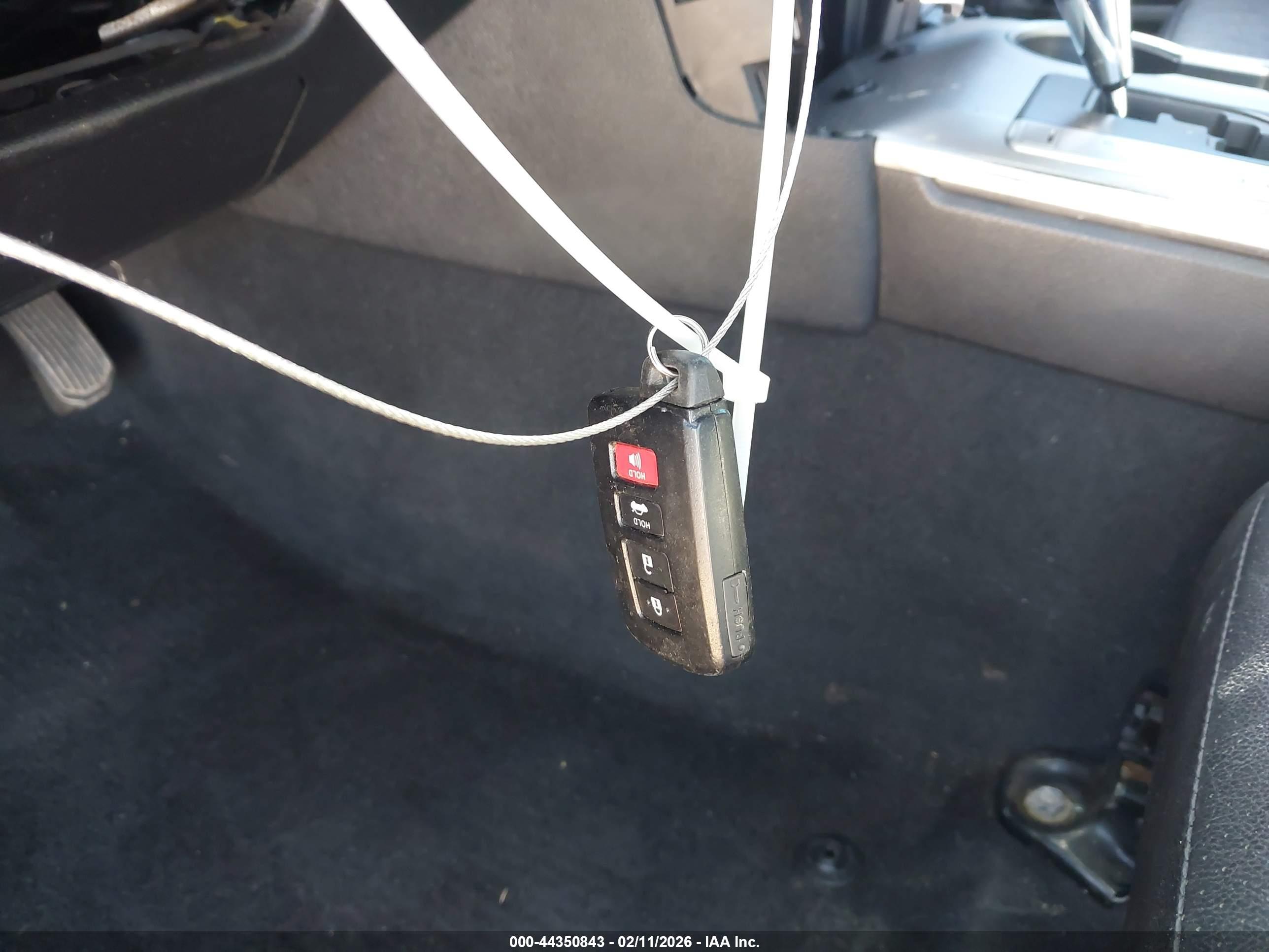 TOYOTA CAMRY image 11