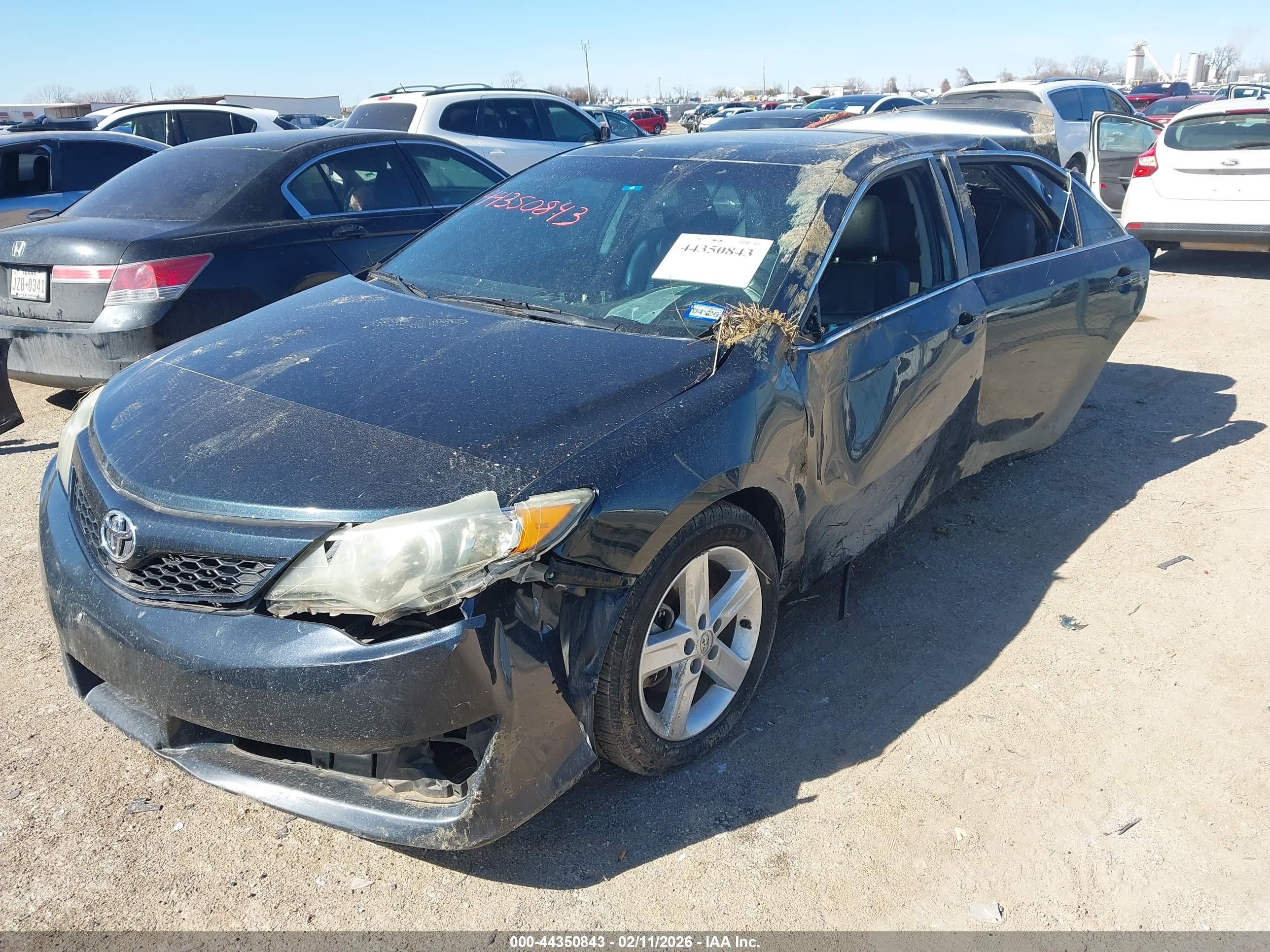 TOYOTA CAMRY image 2