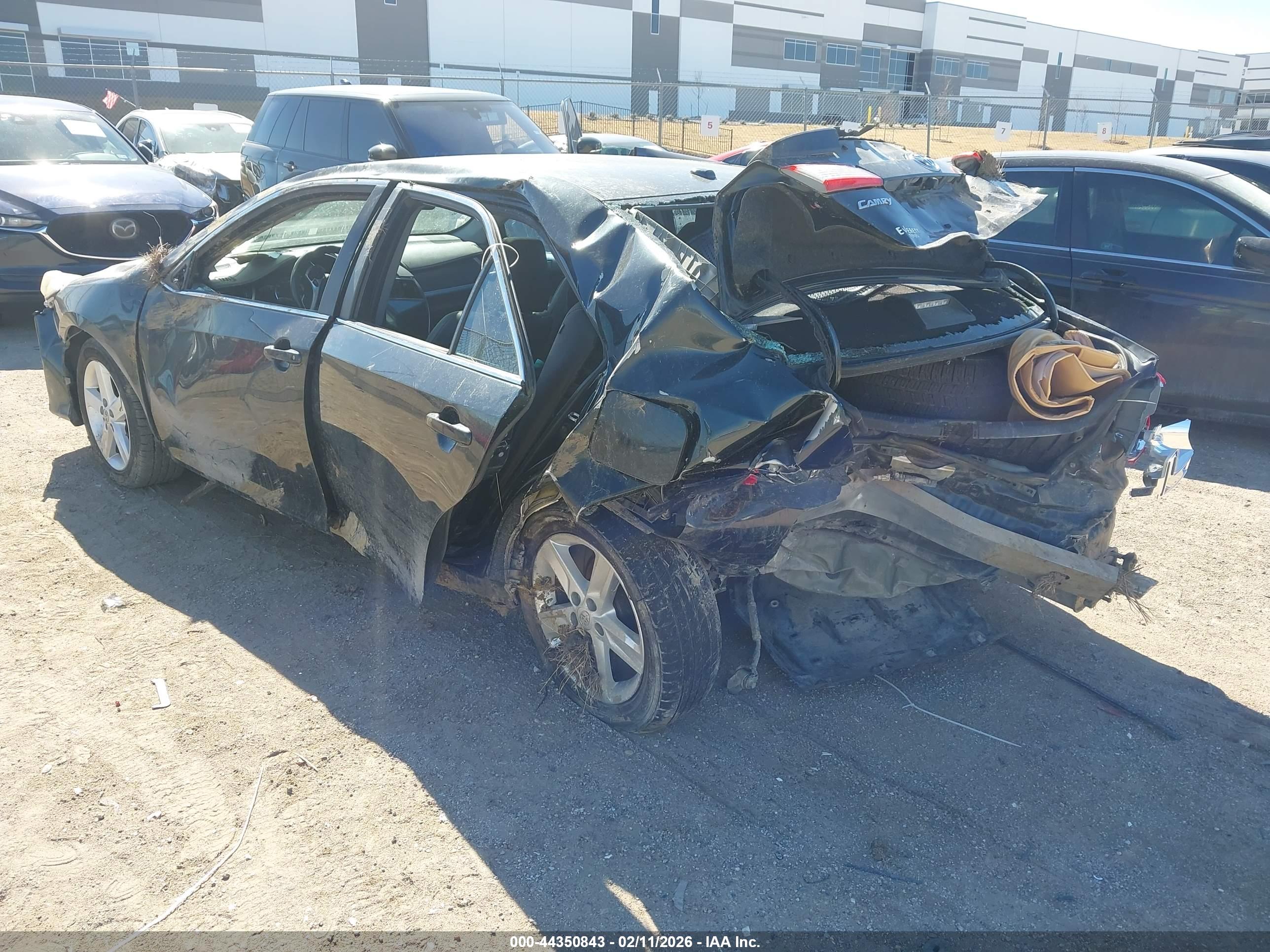 TOYOTA CAMRY image 3