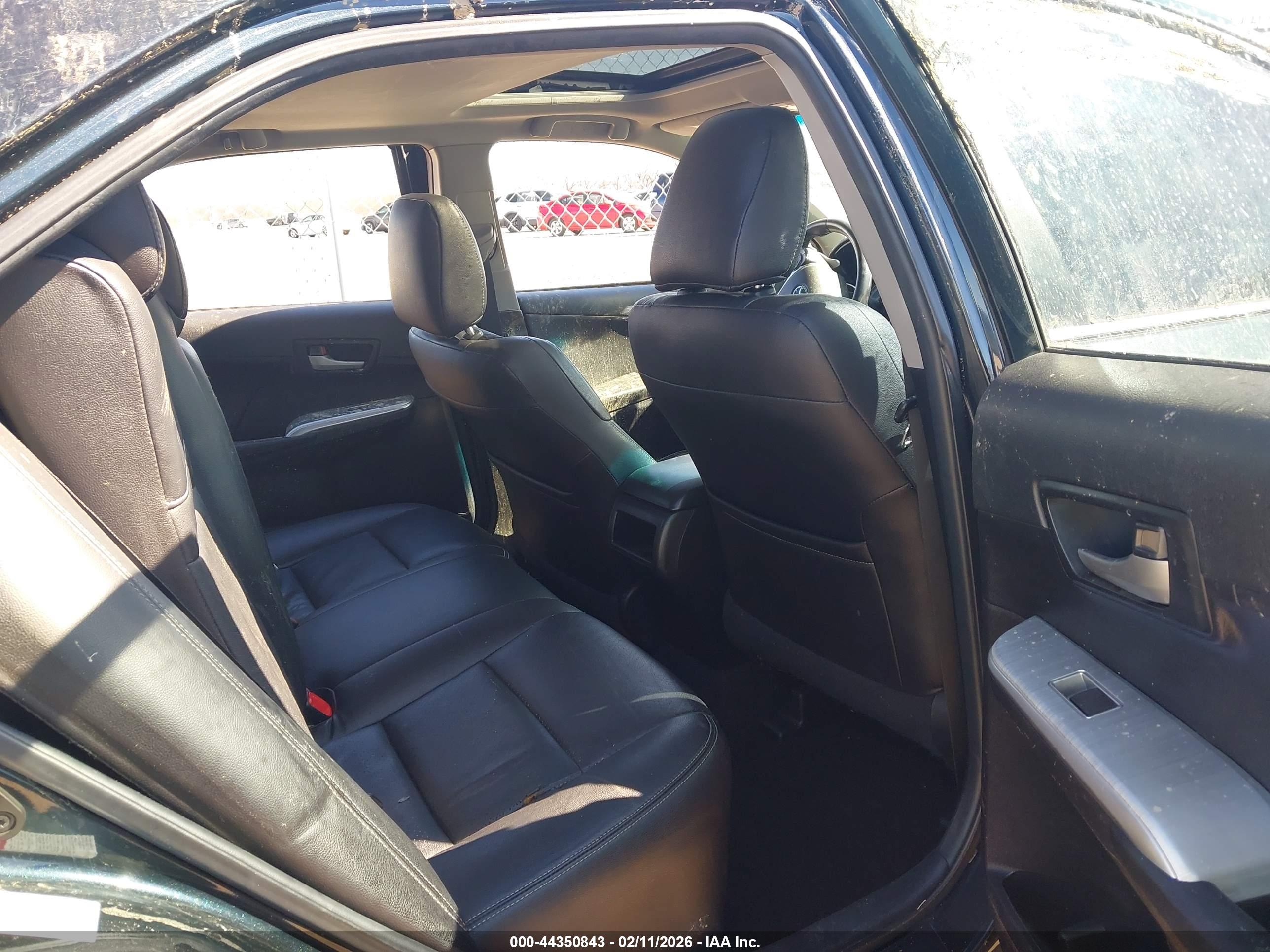 TOYOTA CAMRY image 8