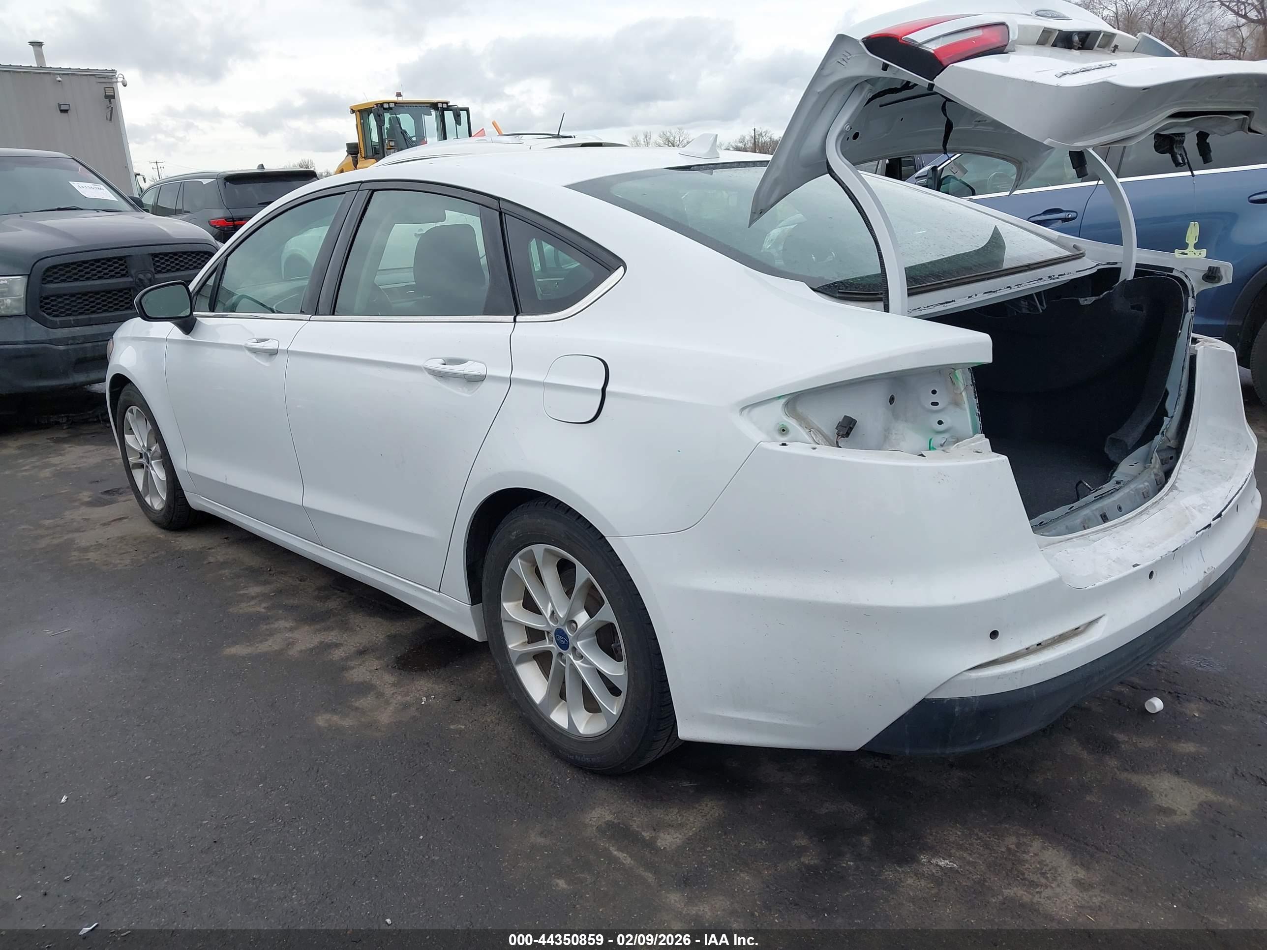 FORD FUSION image 3