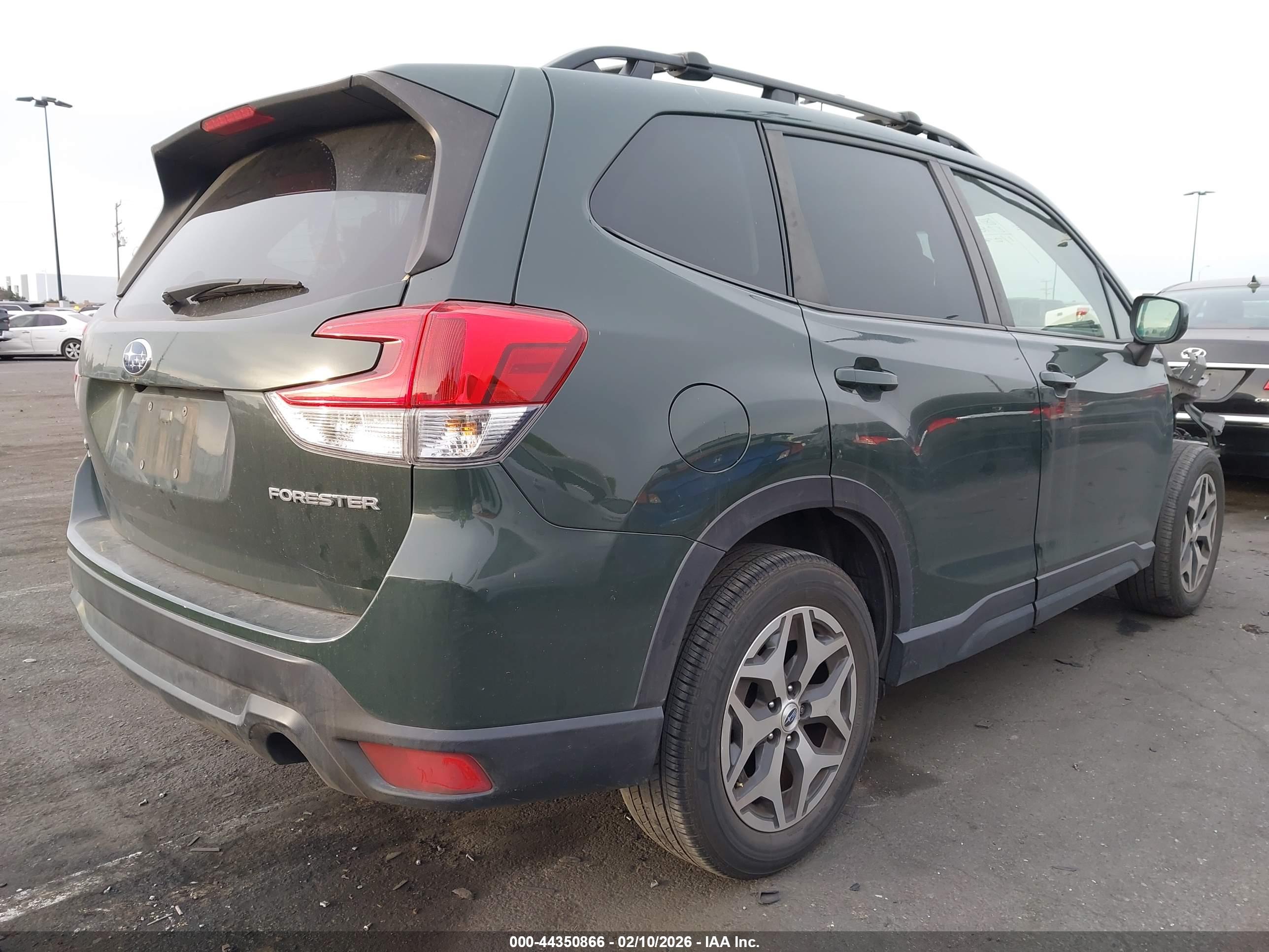 SUBARU FORESTER image 4