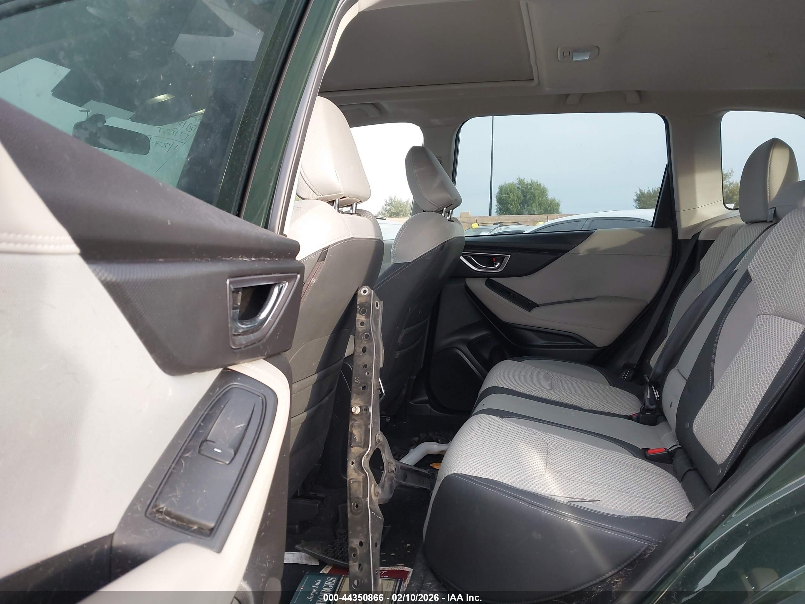 SUBARU FORESTER image 8