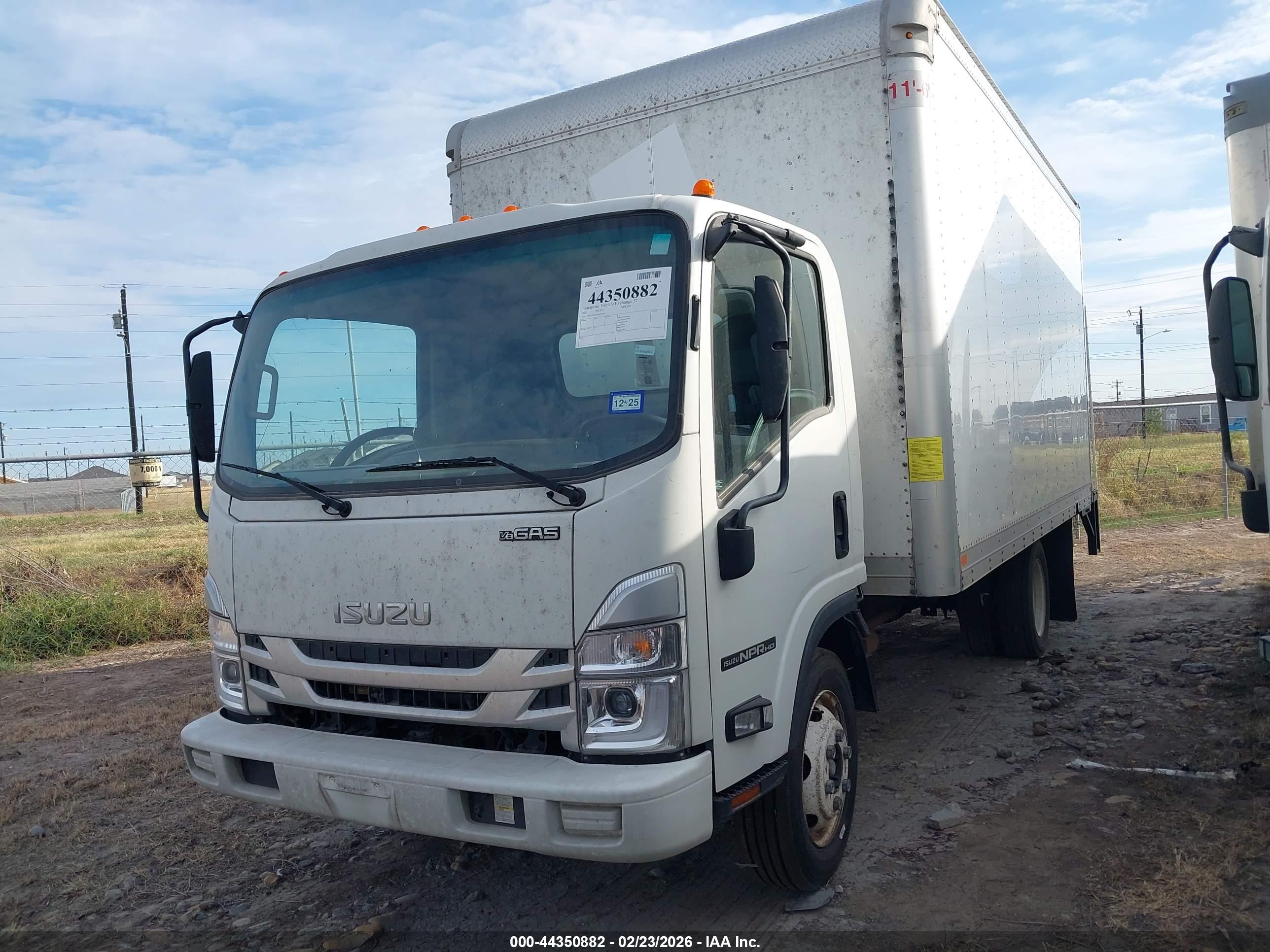 ISUZU NPR image 2