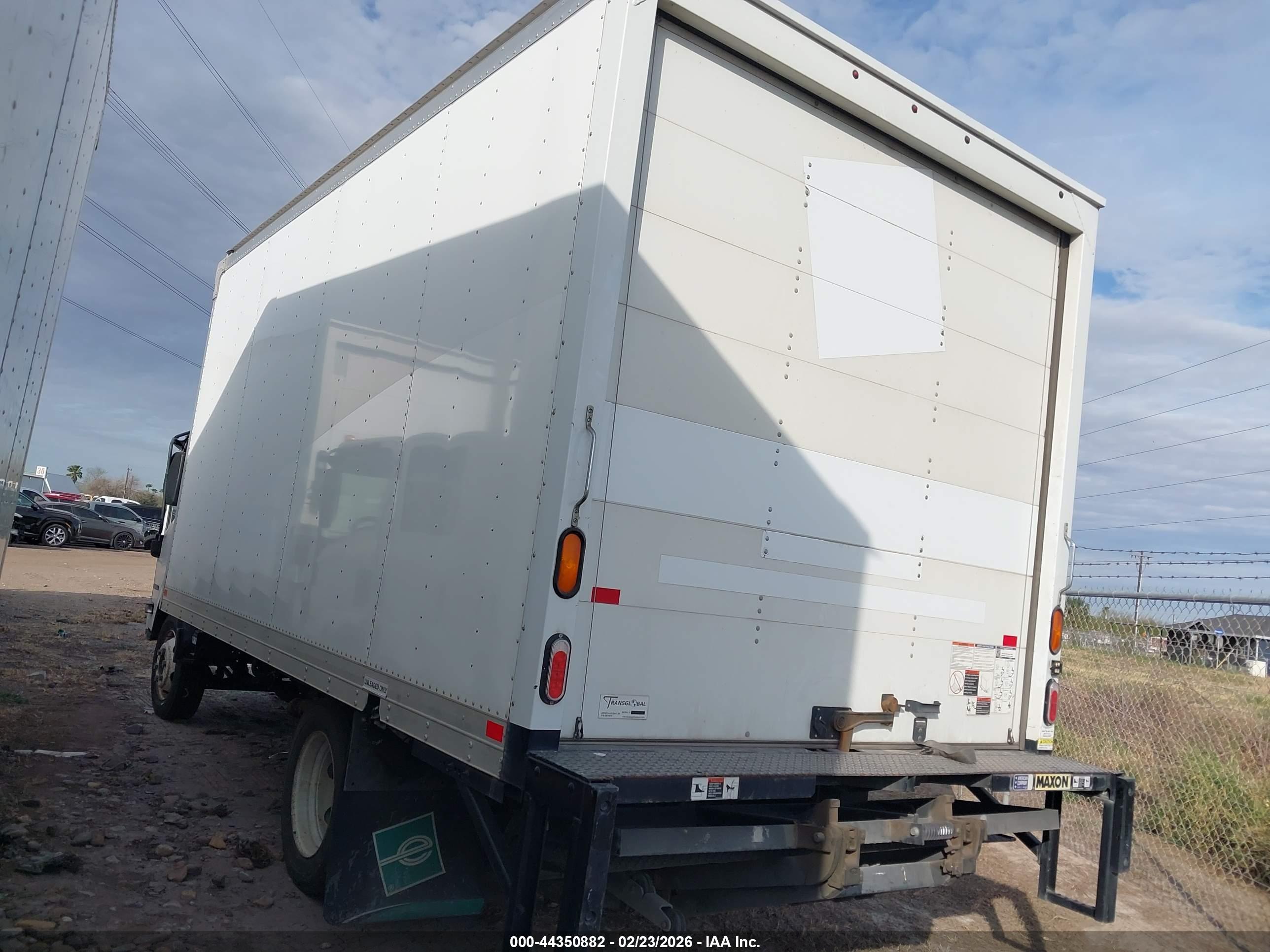ISUZU NPR image 3