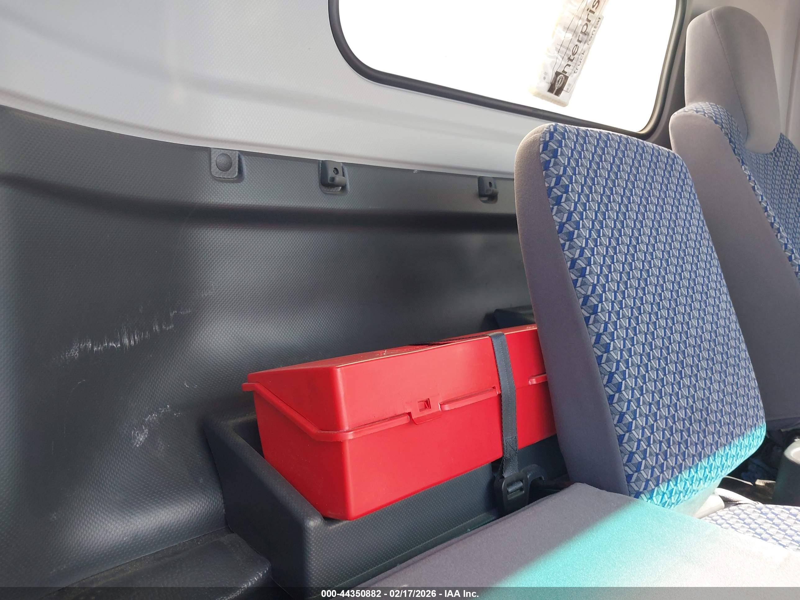 ISUZU NPR image 7