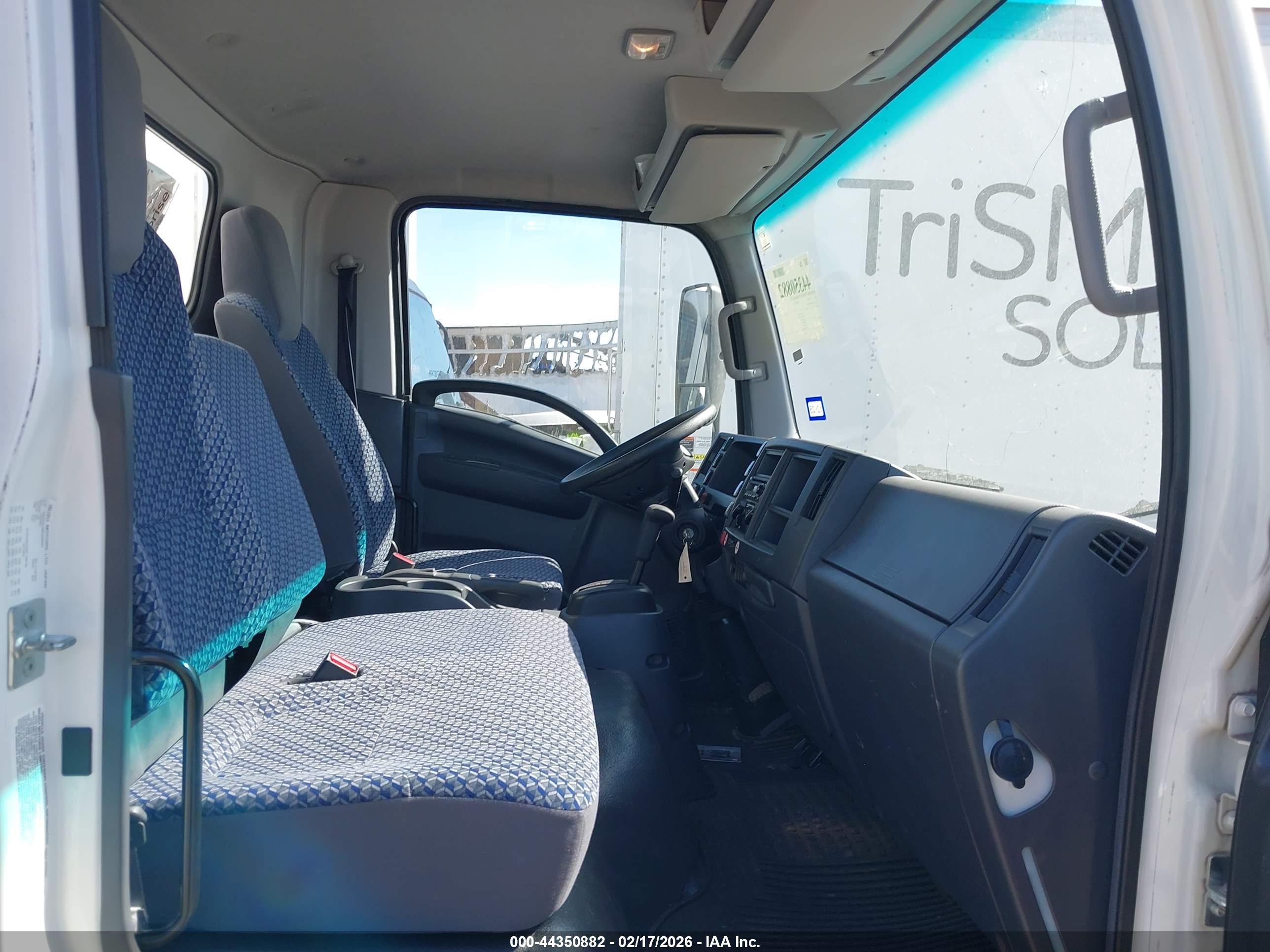 ISUZU NPR image 8