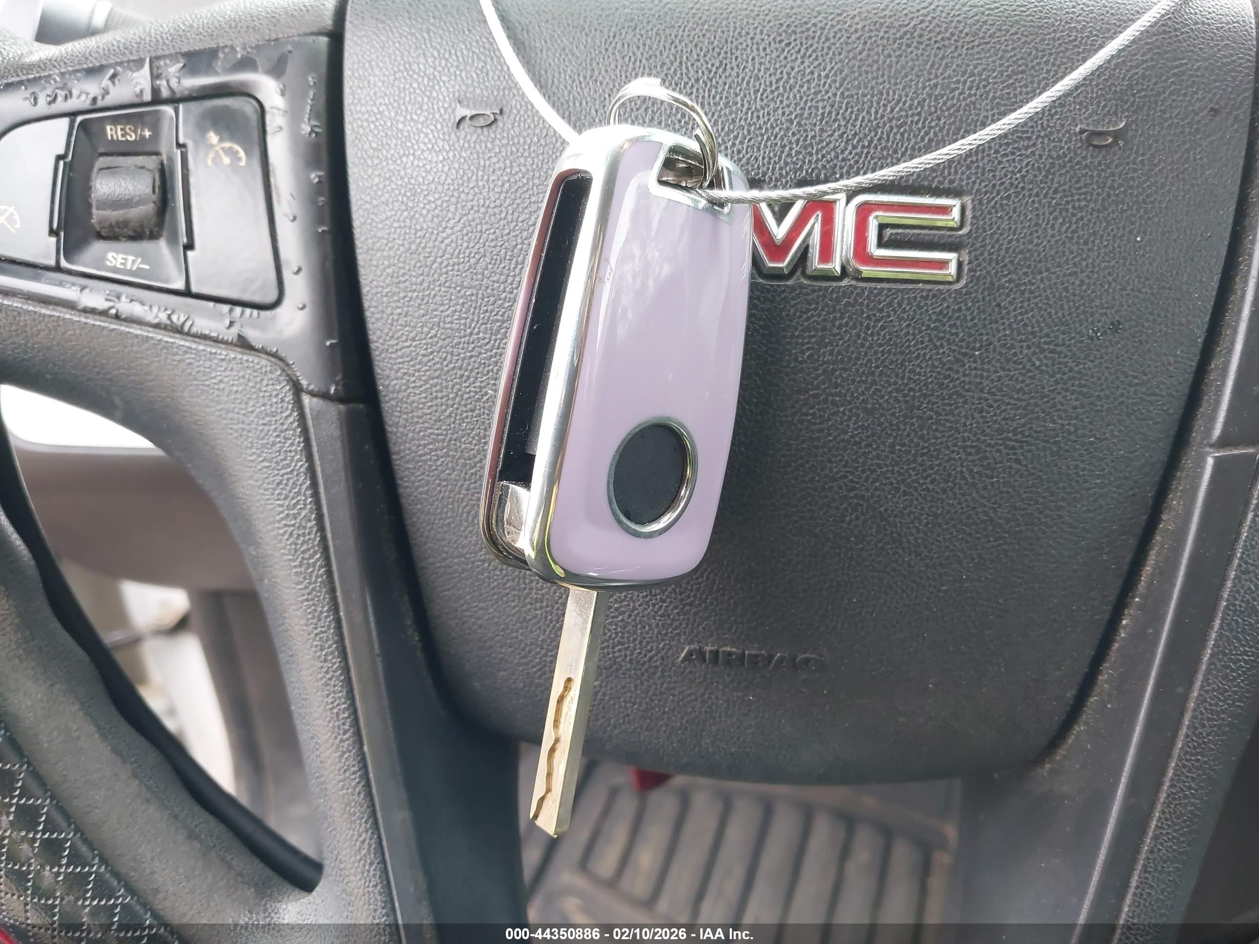 GMC TERRAIN image 11