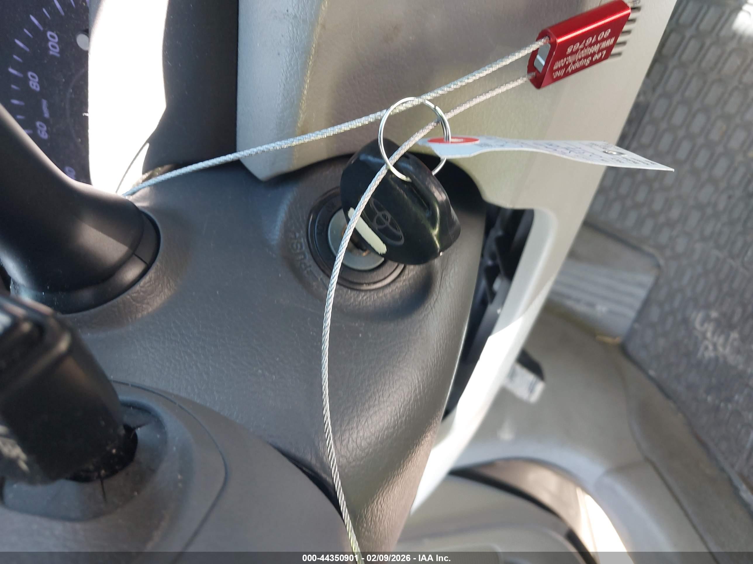 TOYOTA CAMRY image 11