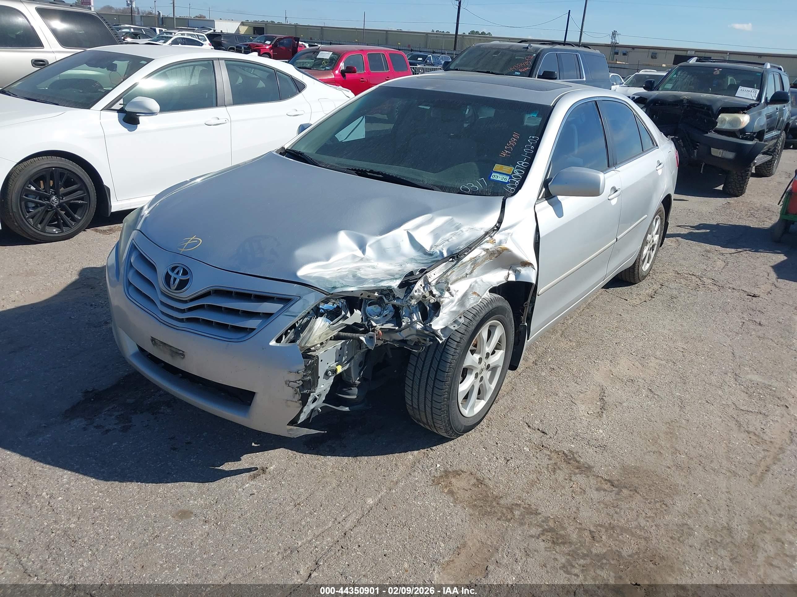 TOYOTA CAMRY image 2