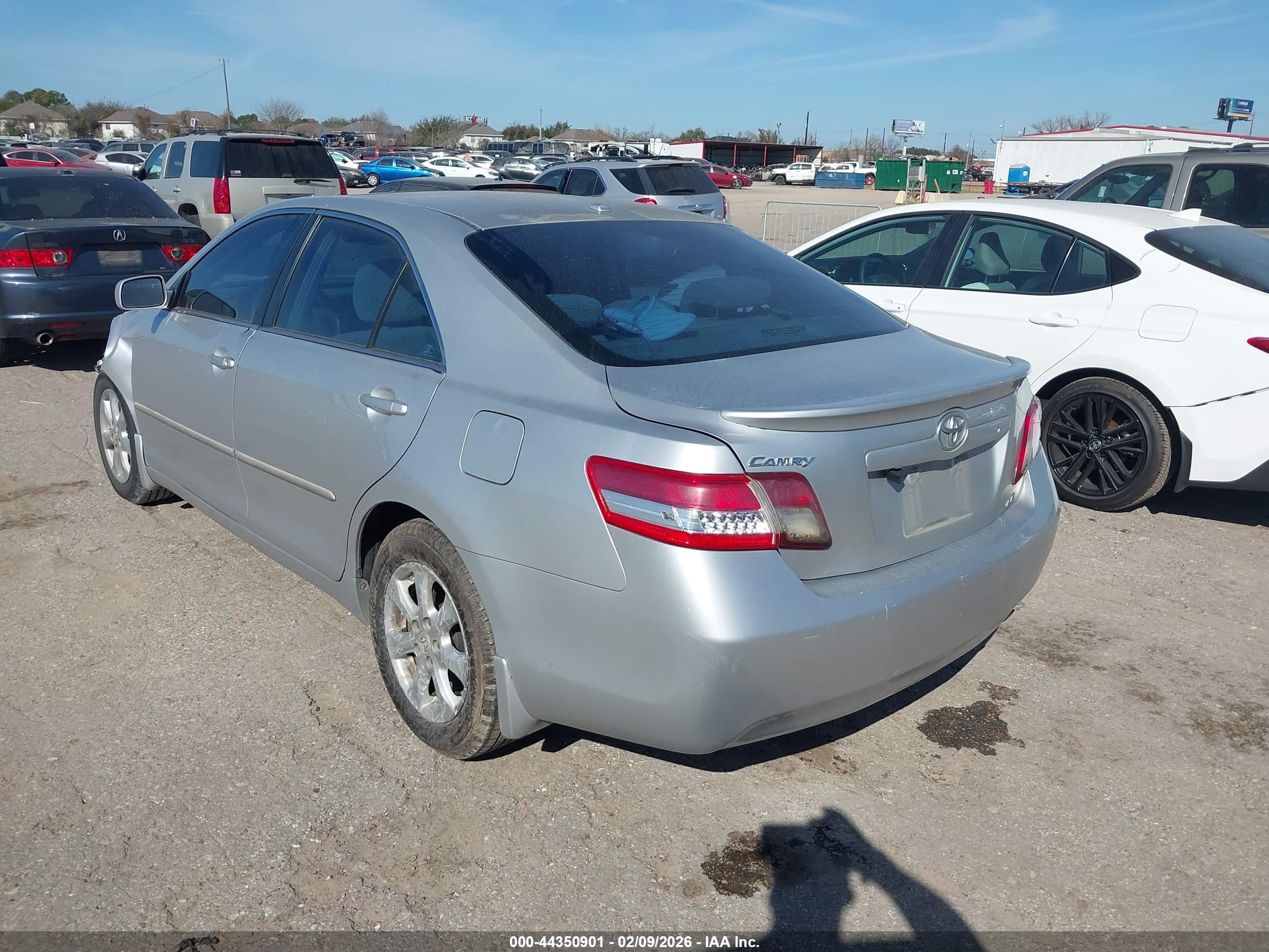 TOYOTA CAMRY image 3
