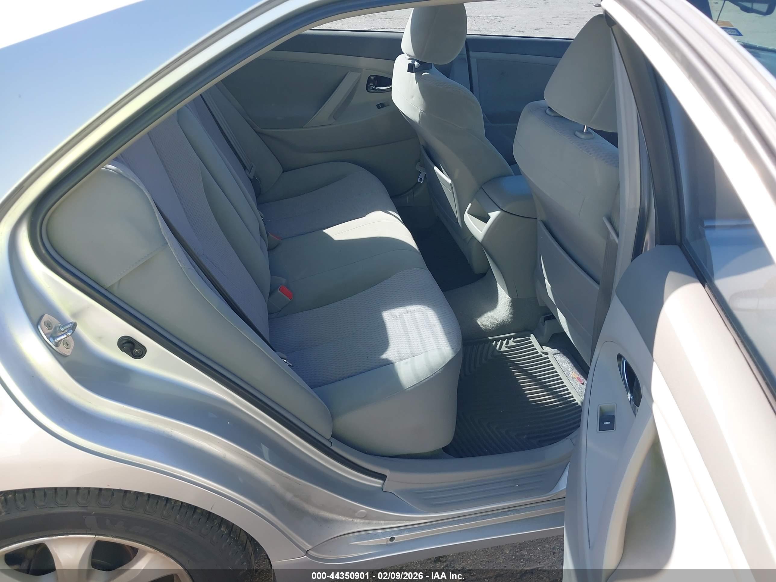 TOYOTA CAMRY image 8