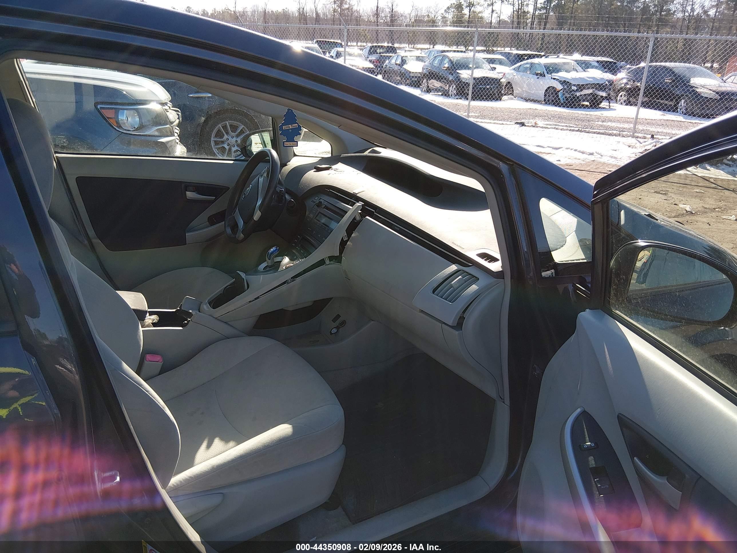 TOYOTA PRIUS image 5