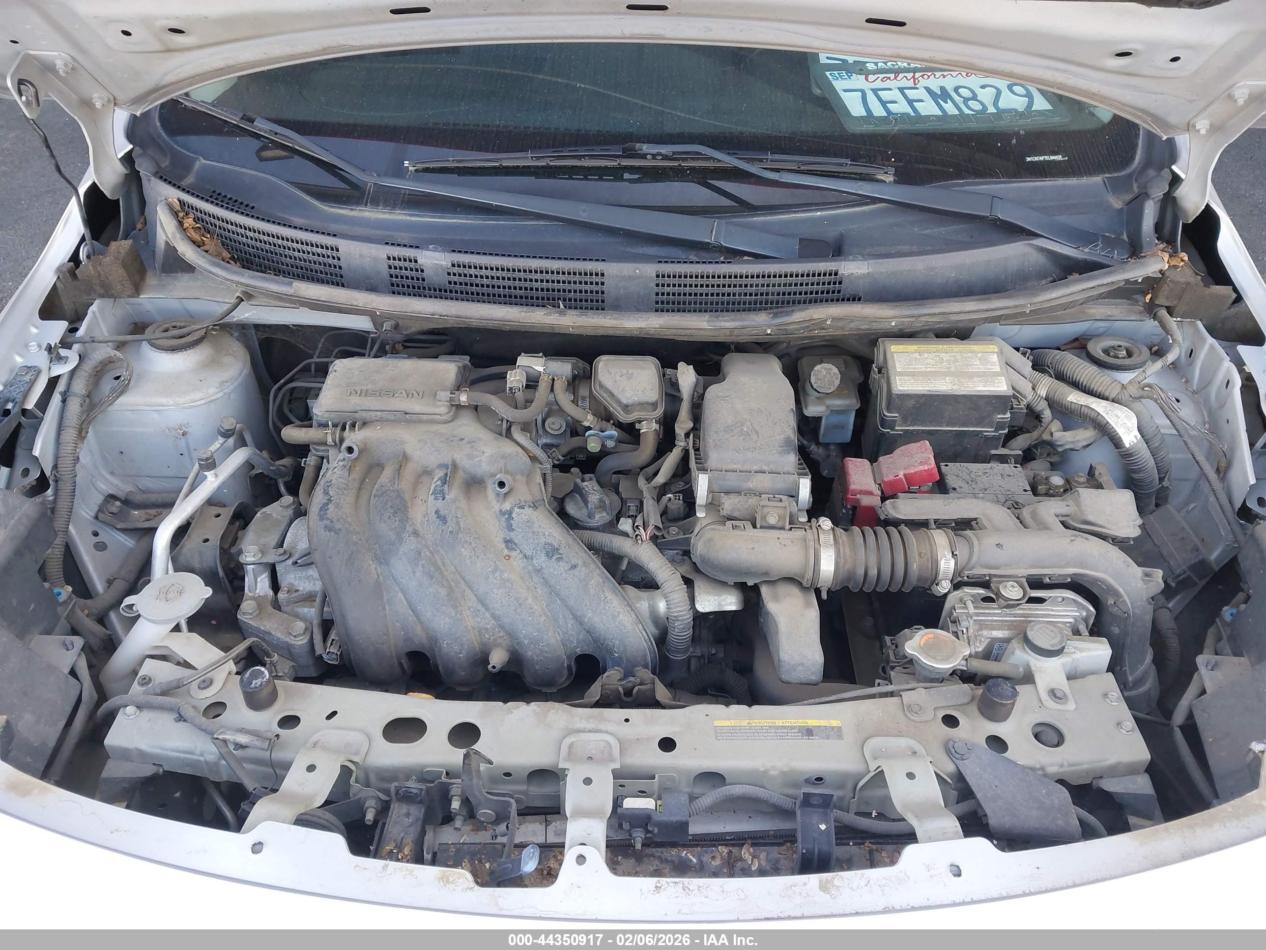 NISSAN VERSA image 10