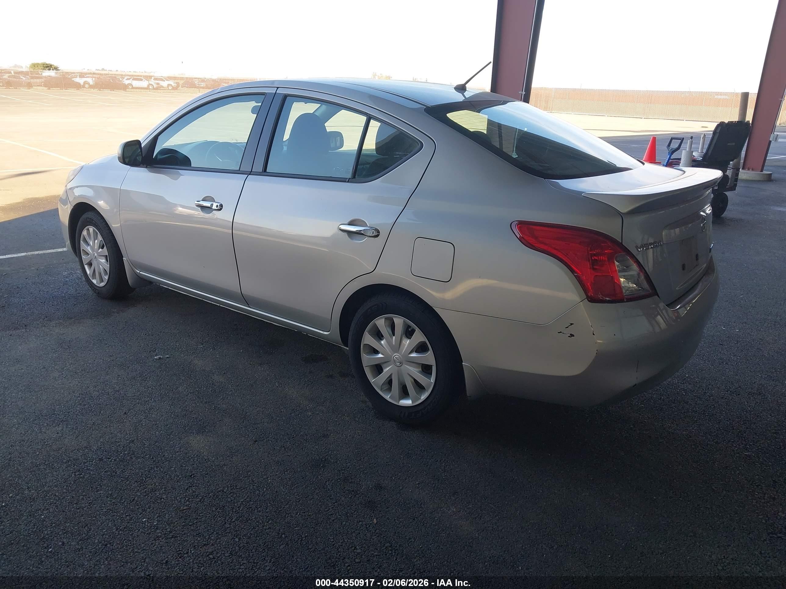 NISSAN VERSA image 3