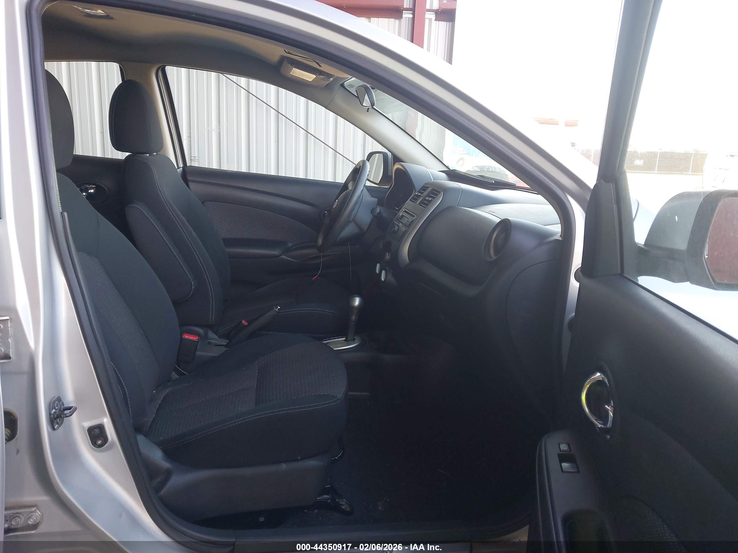NISSAN VERSA image 5