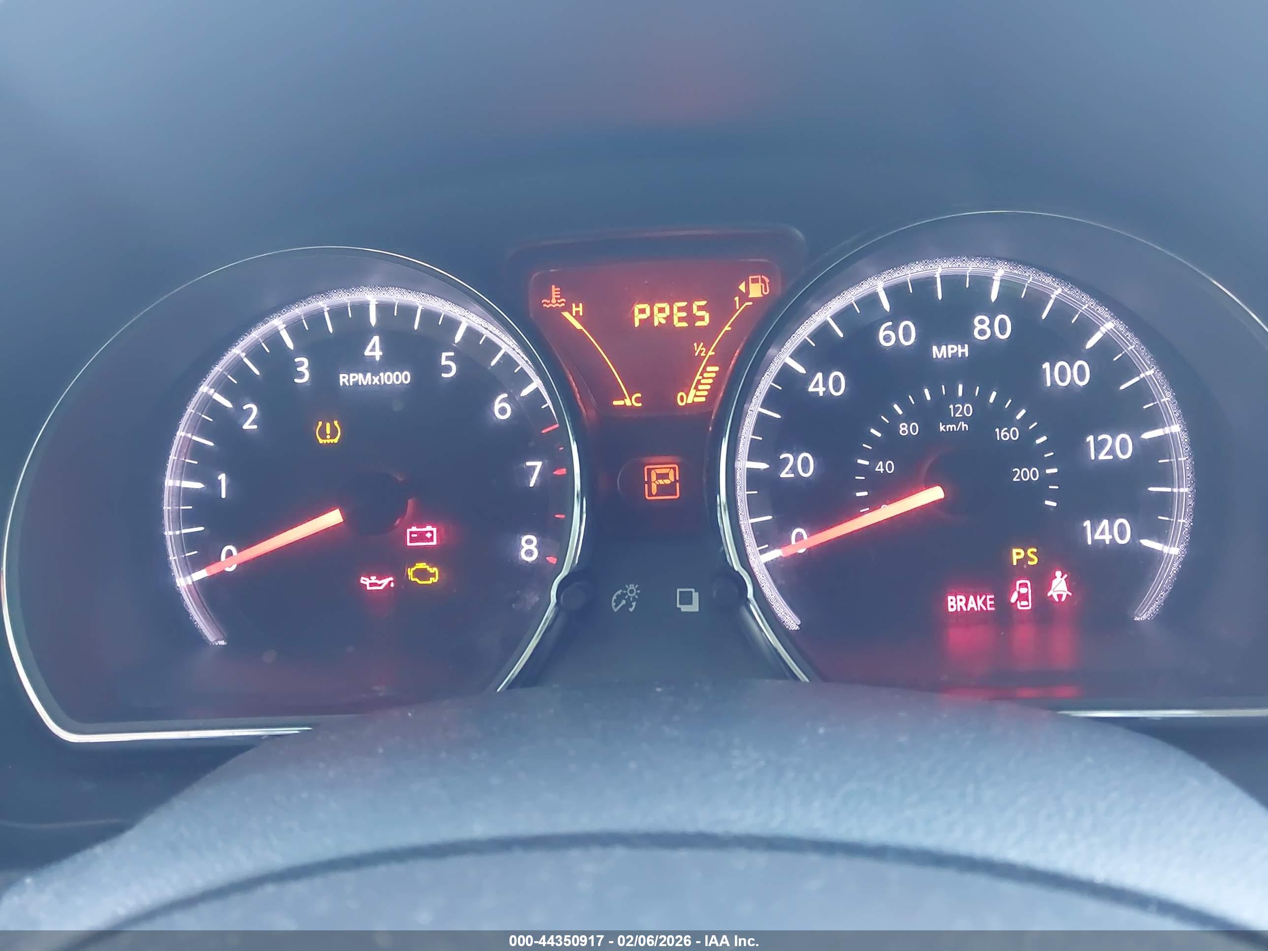 NISSAN VERSA image 7