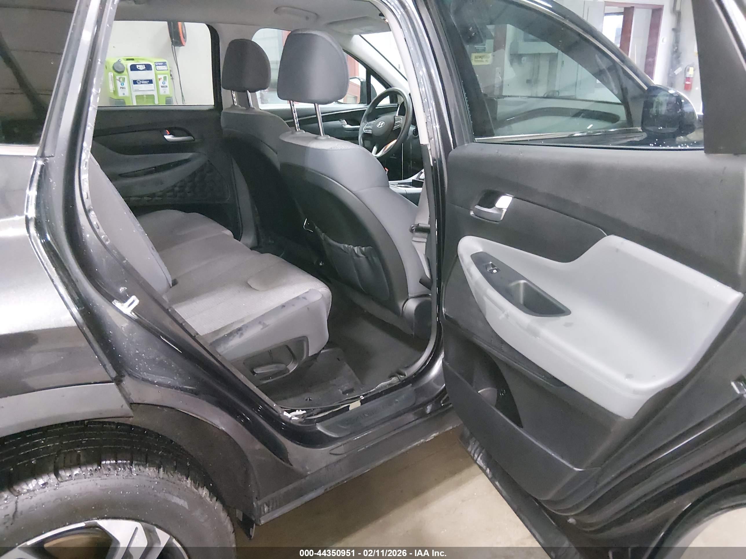 HYUNDAI SANTA image 8