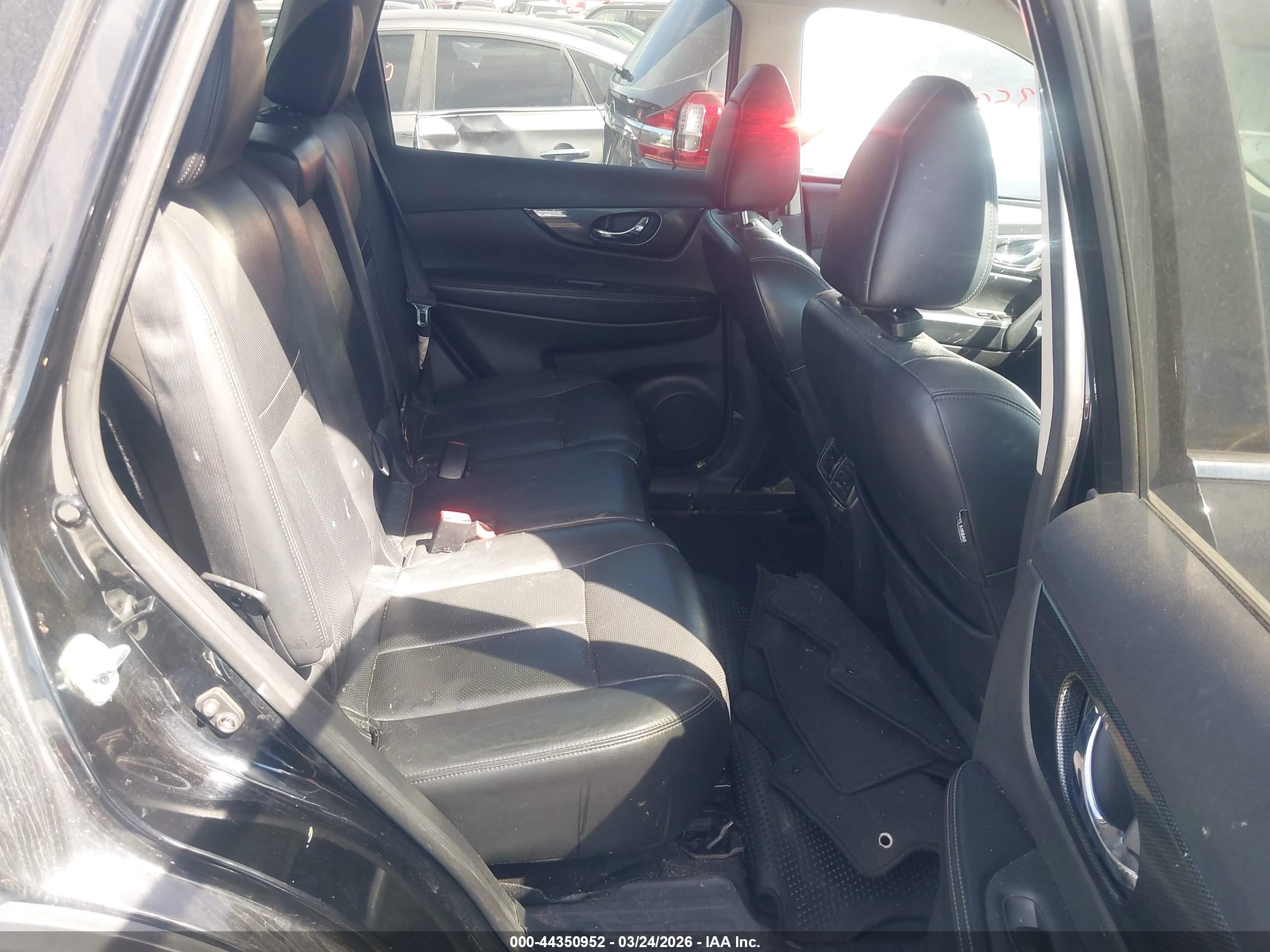 NISSAN ROGUE image 8