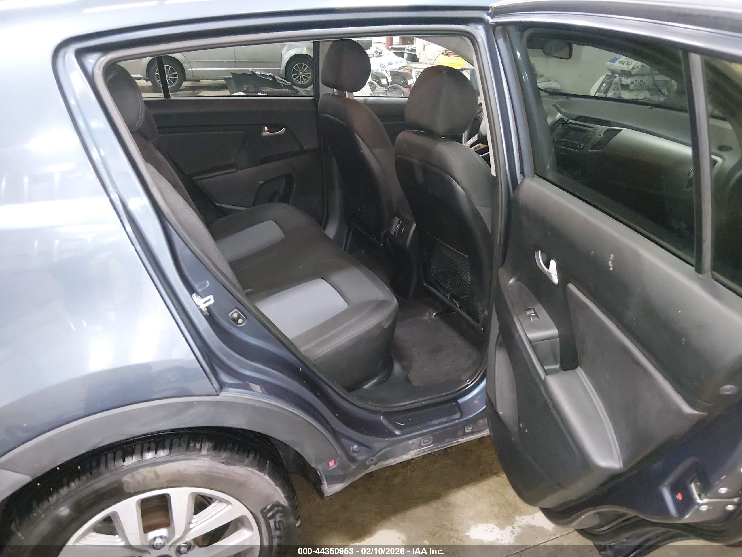 KIA SPORTAGE image 8
