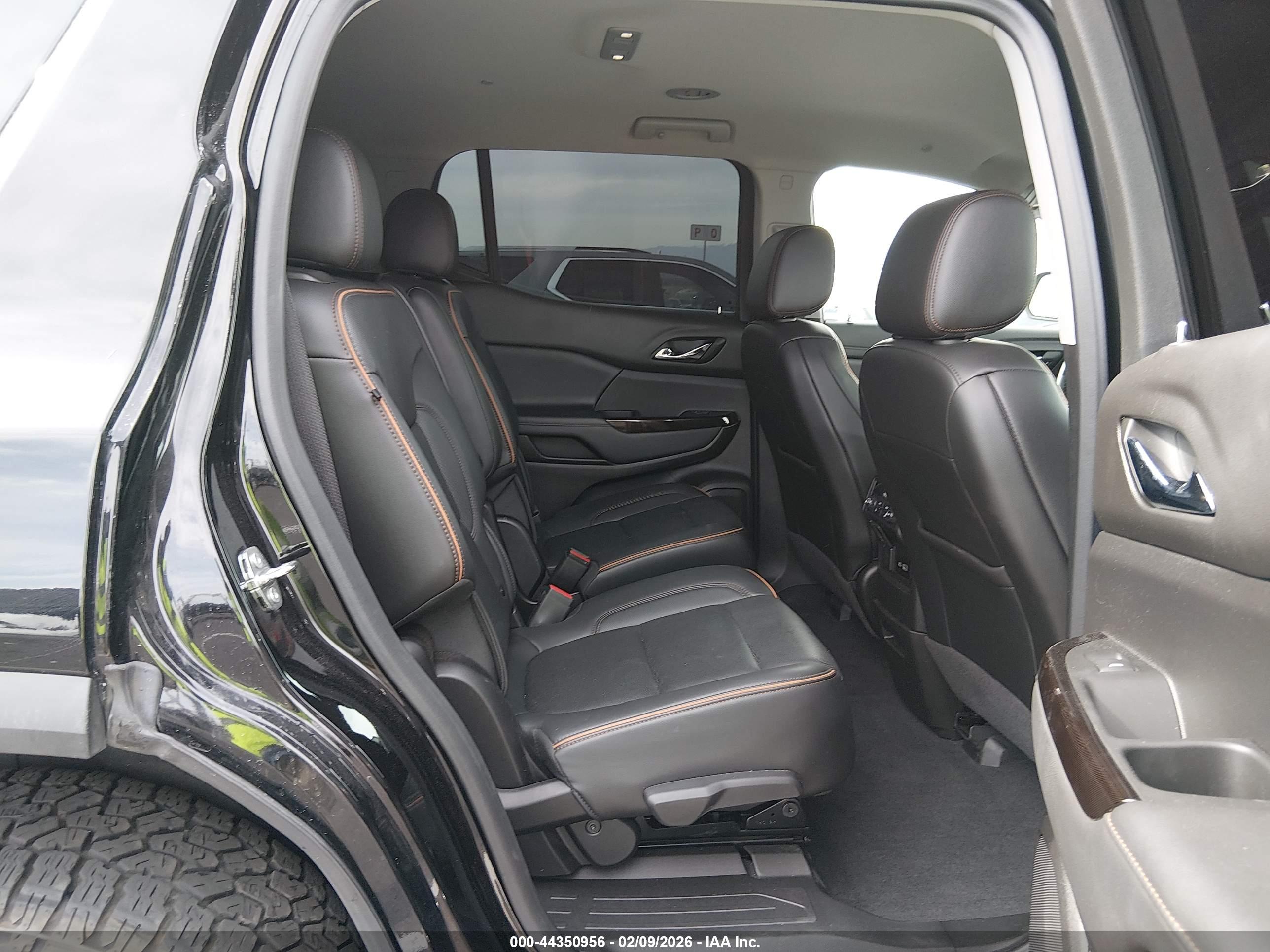 GMC ACADIA image 8