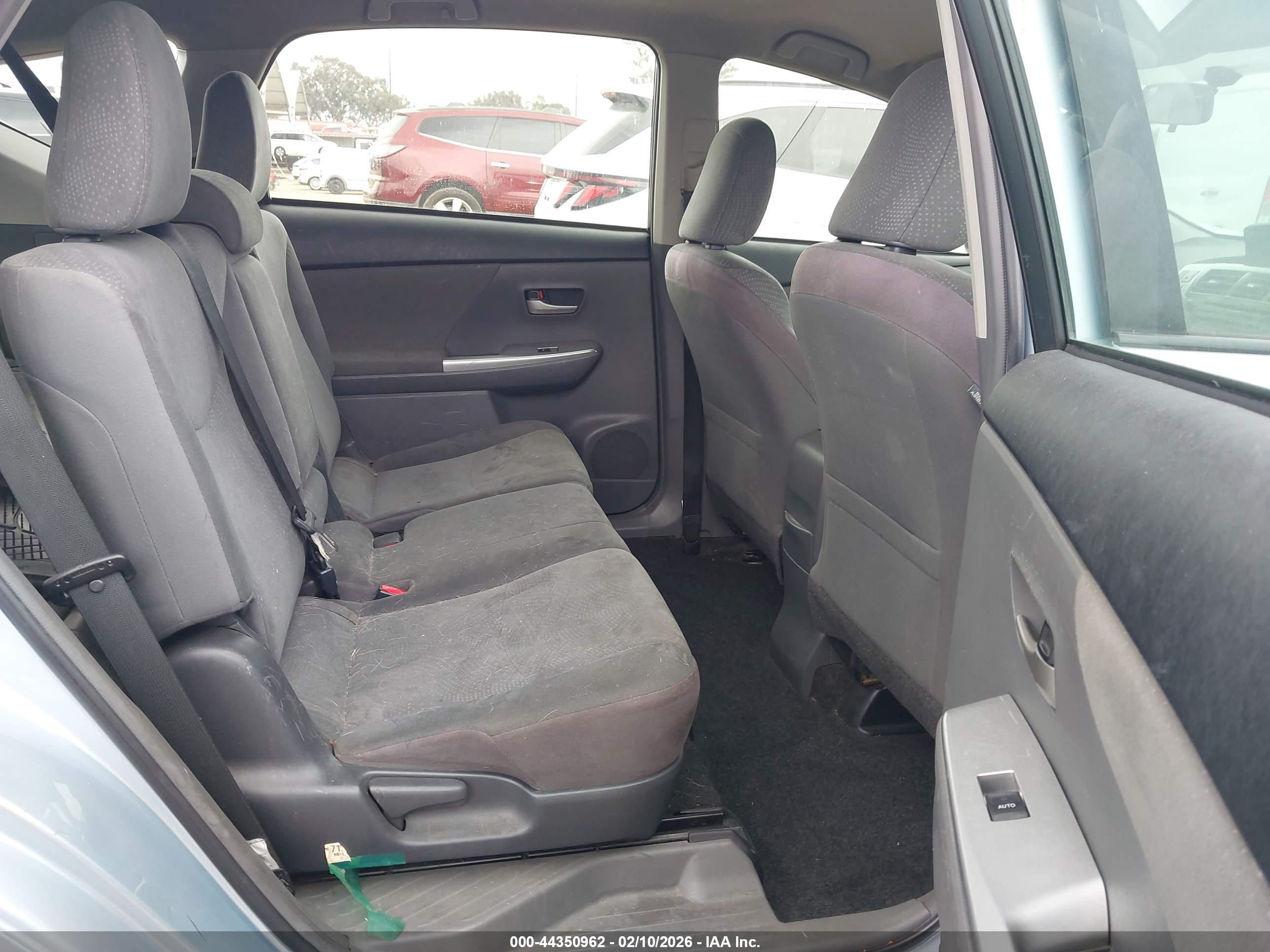 TOYOTA PRIUS image 8
