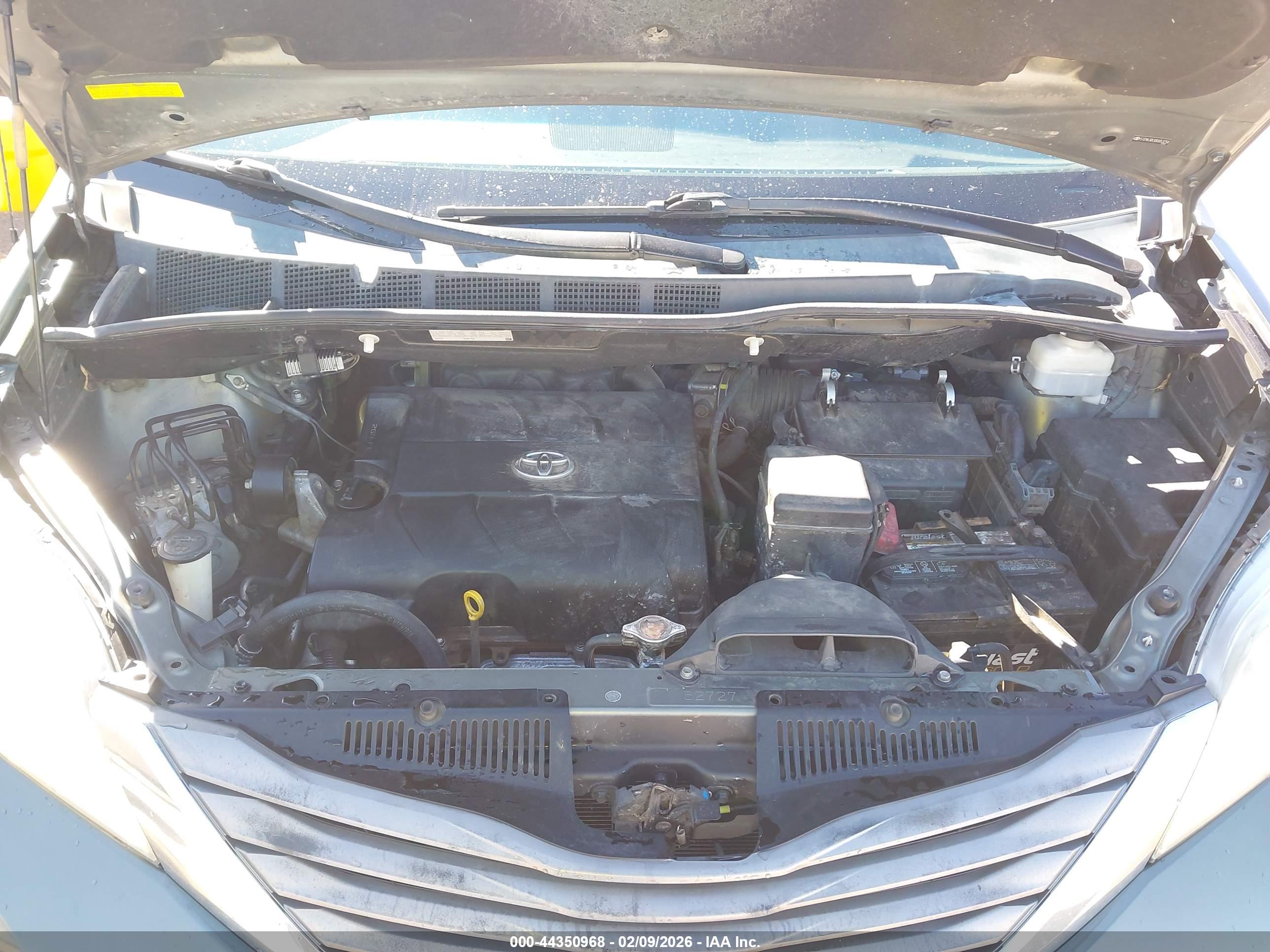TOYOTA SIENNA image 10