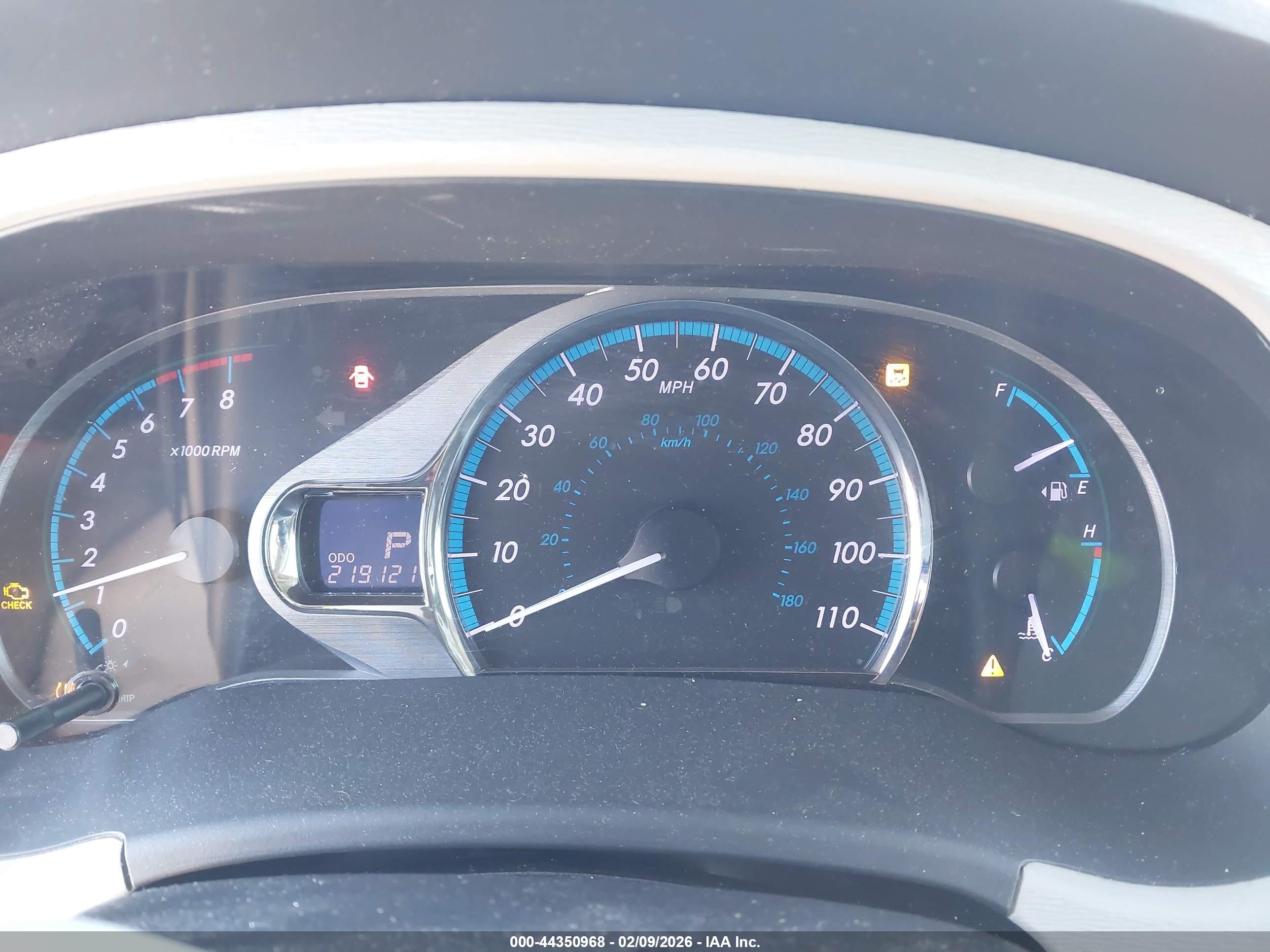 TOYOTA SIENNA image 7