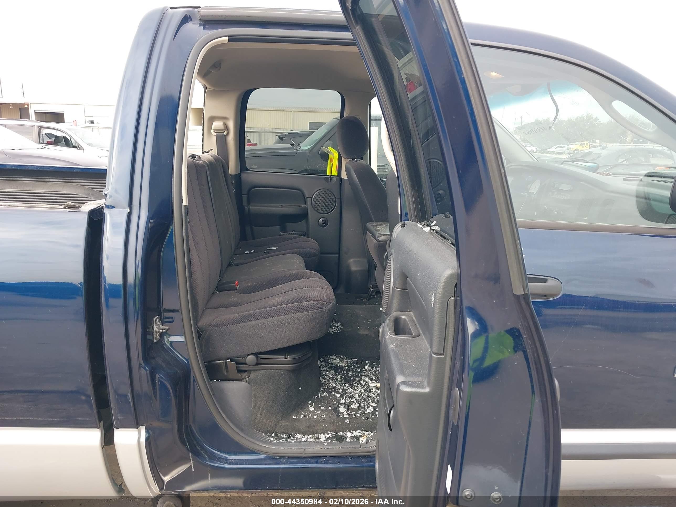 DODGE RAM image 8