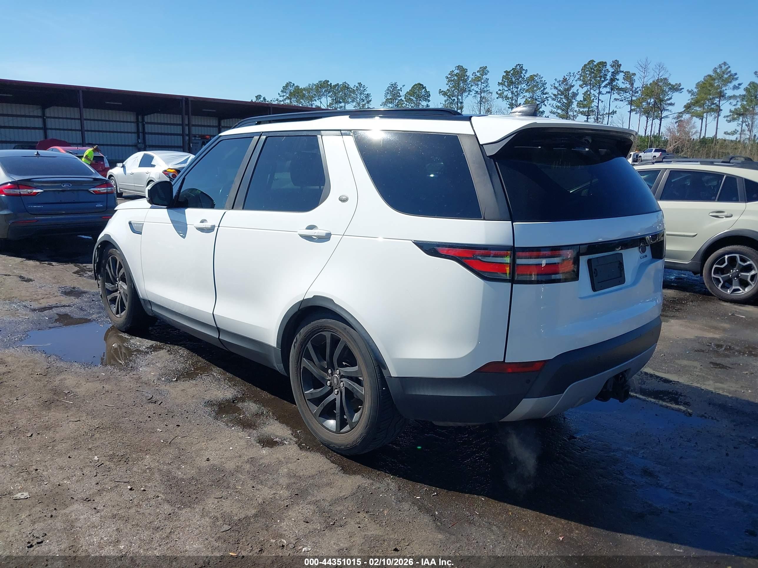 LAND ROVER image 3