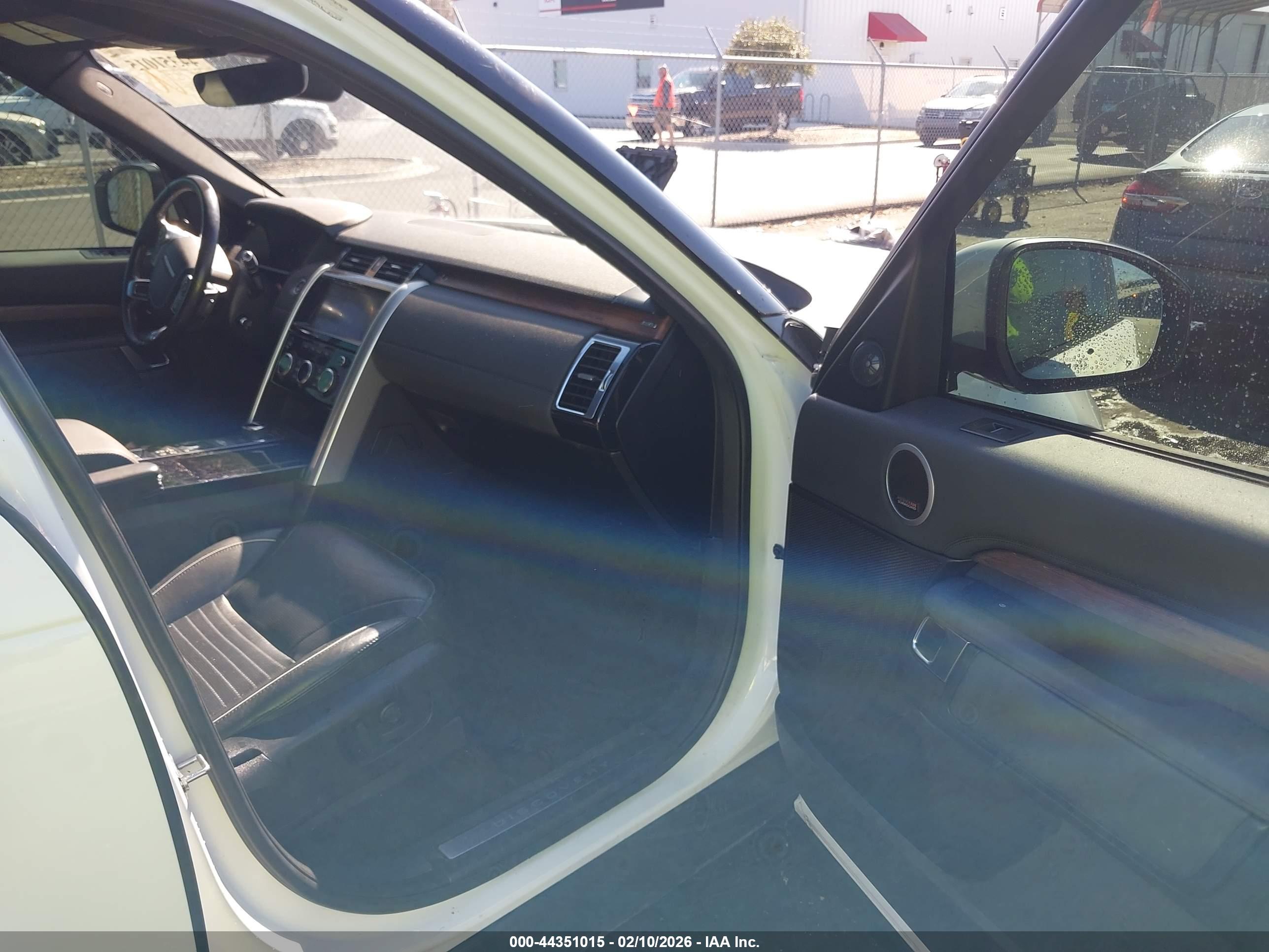 LAND ROVER image 5