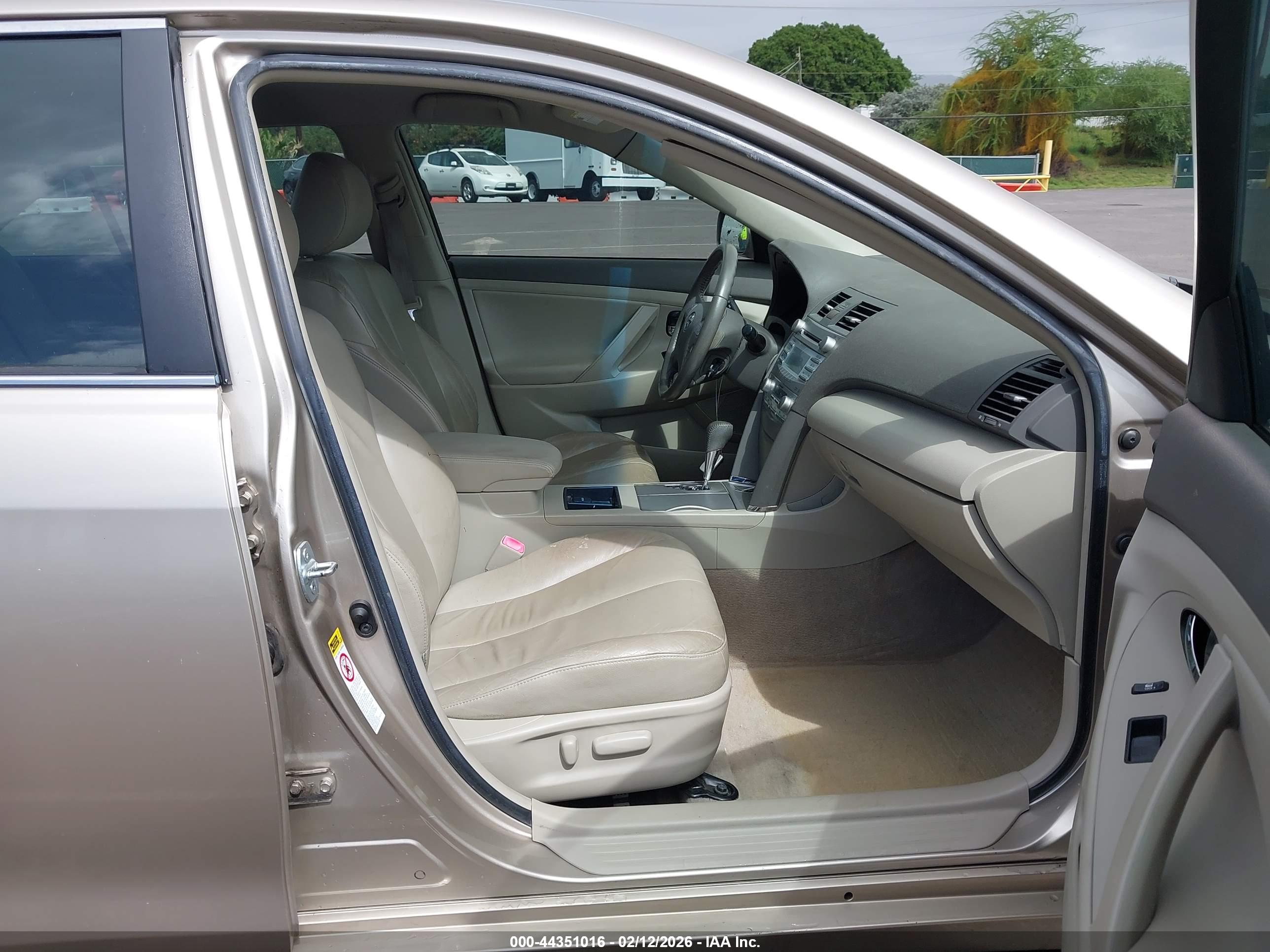 TOYOTA CAMRY image 5