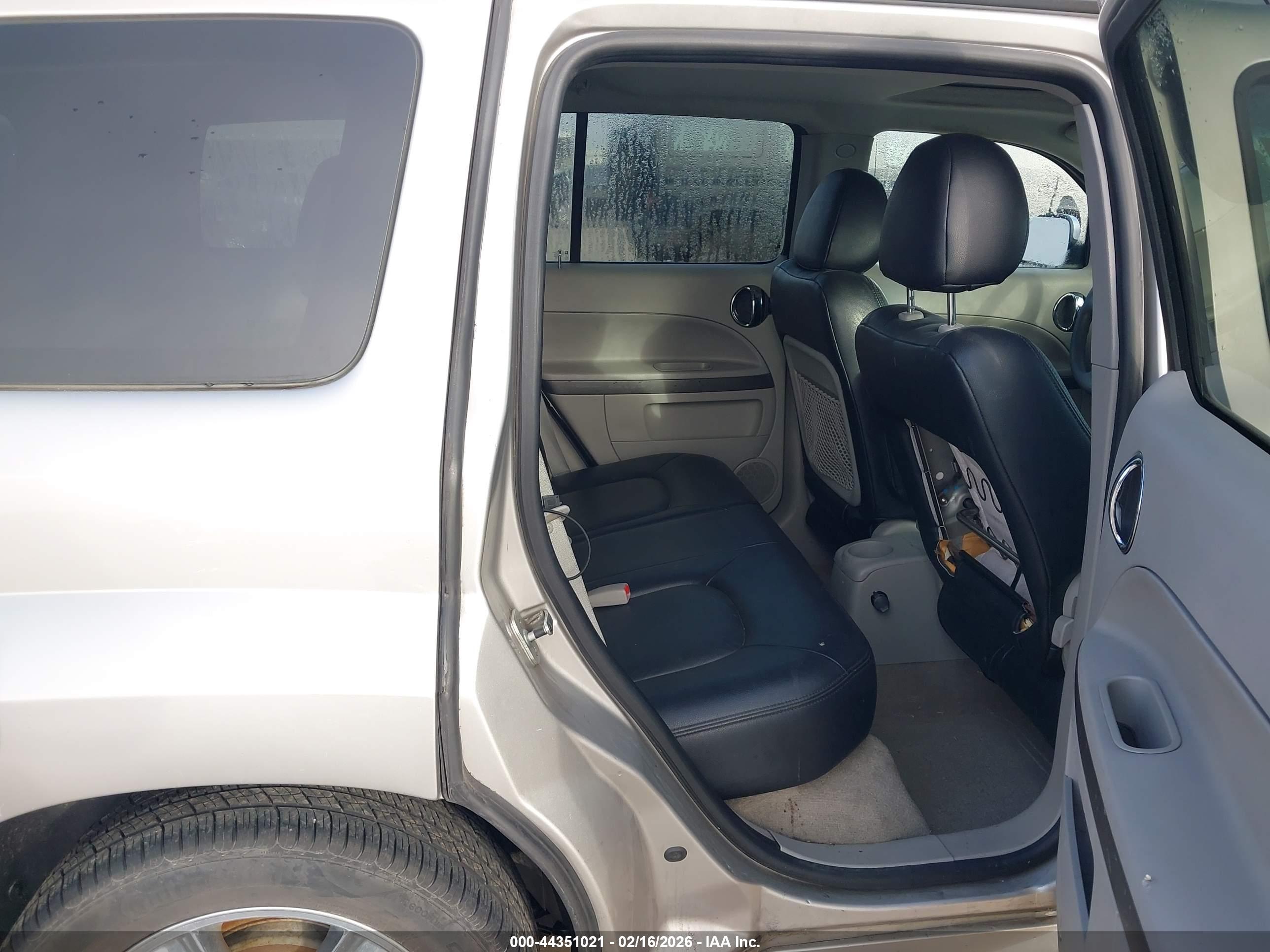 CHEVROLET HHR image 8