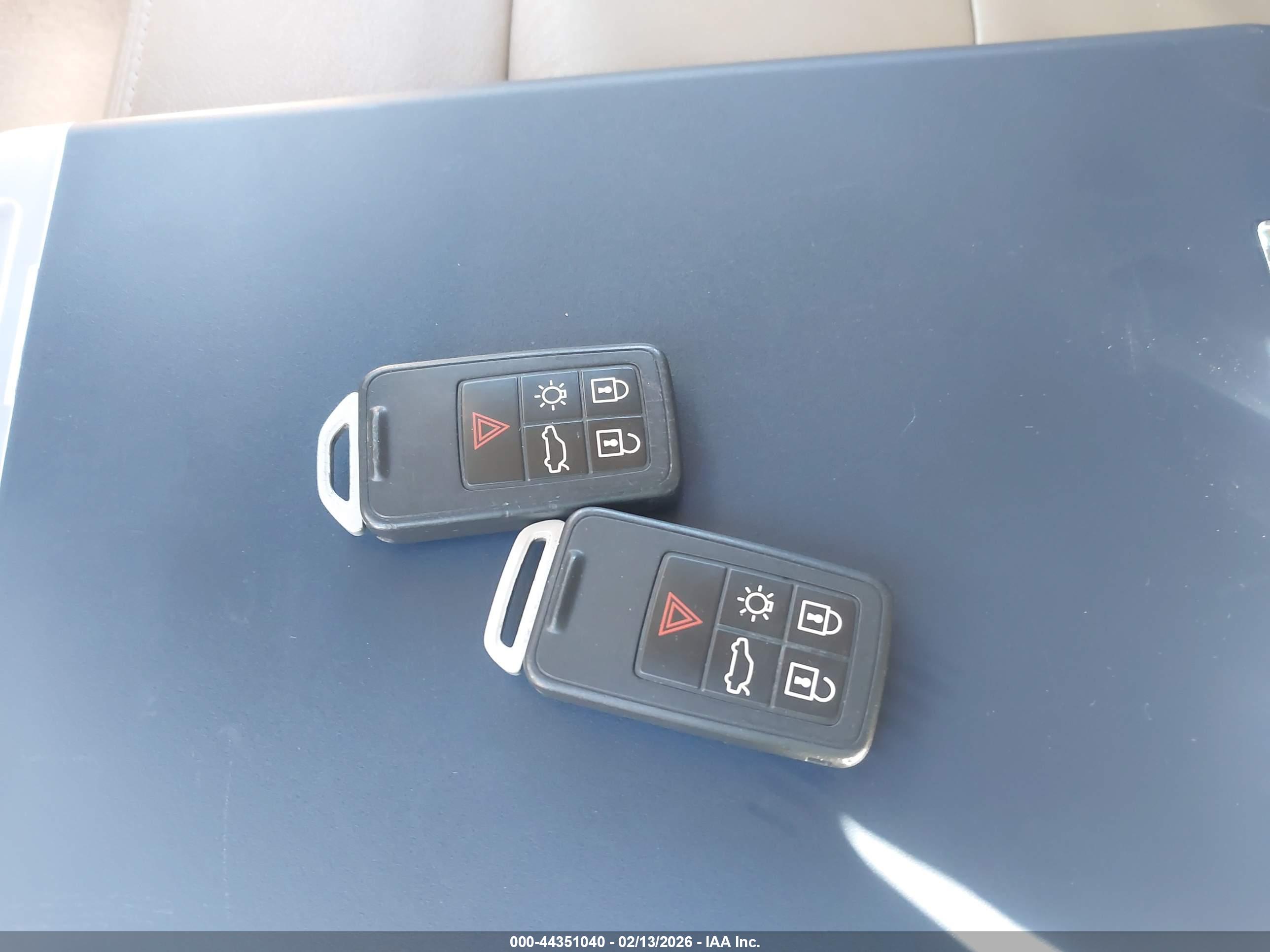 VOLVO XC60 image 11