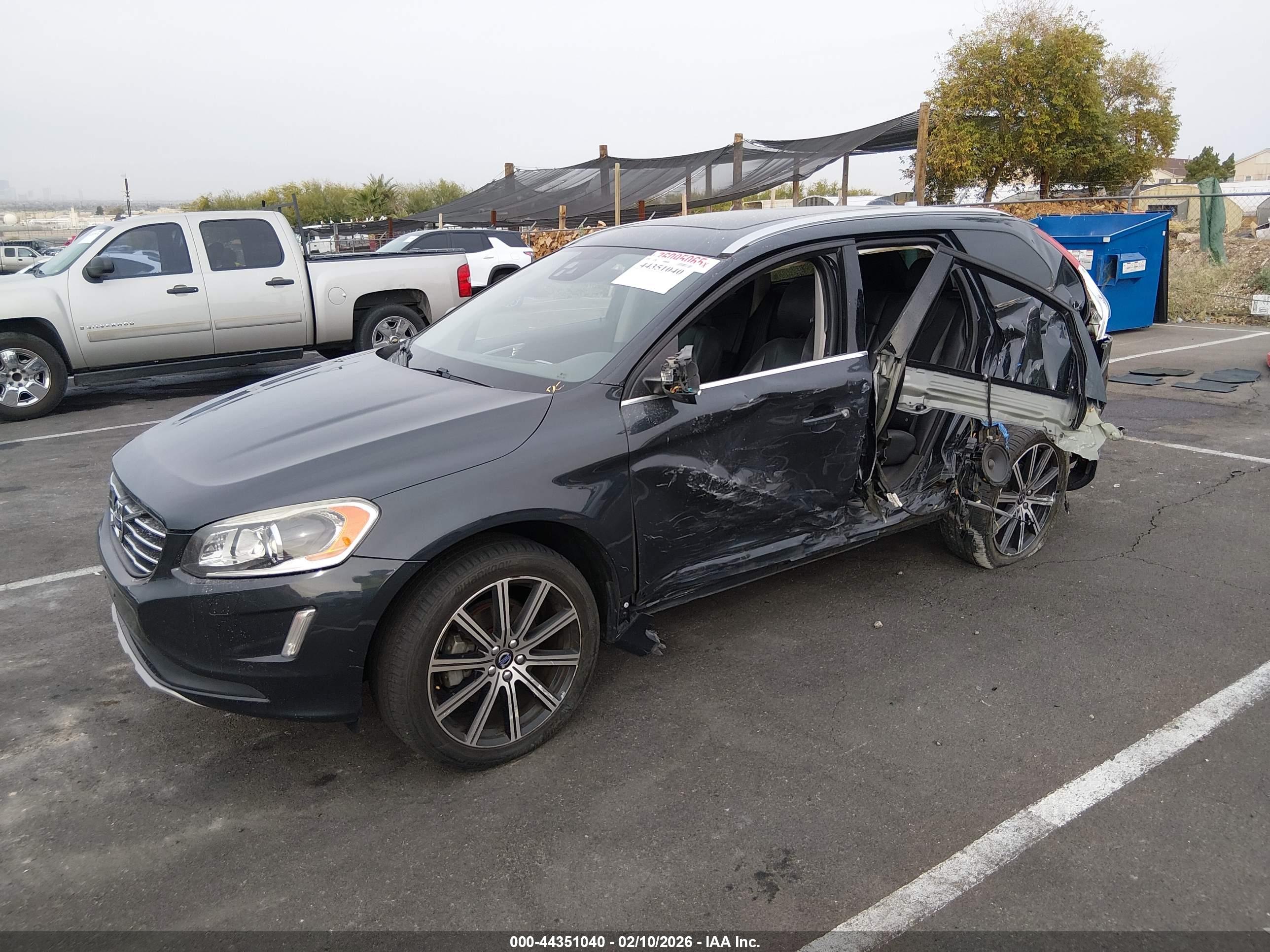 VOLVO XC60 image 2