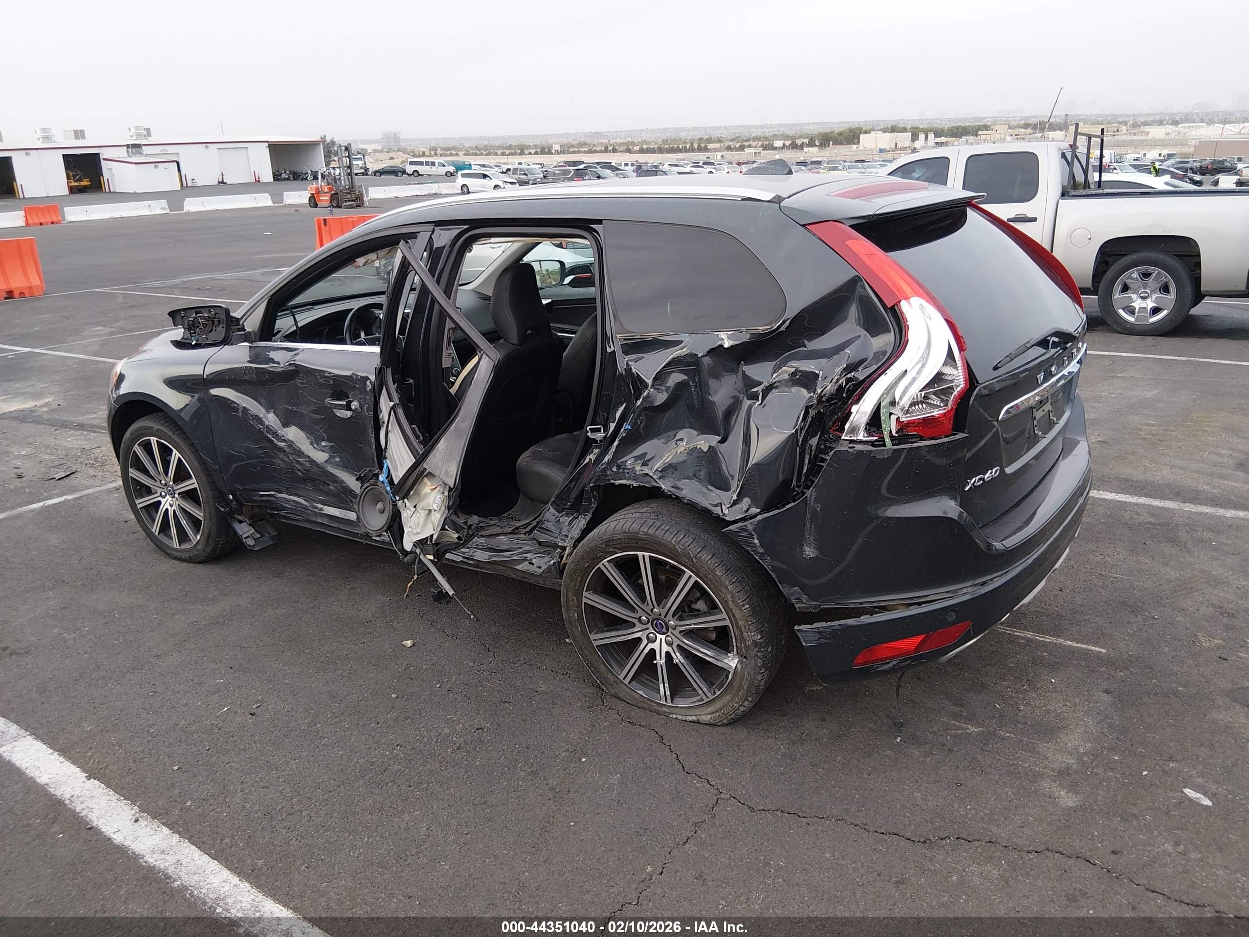 VOLVO XC60 image 3