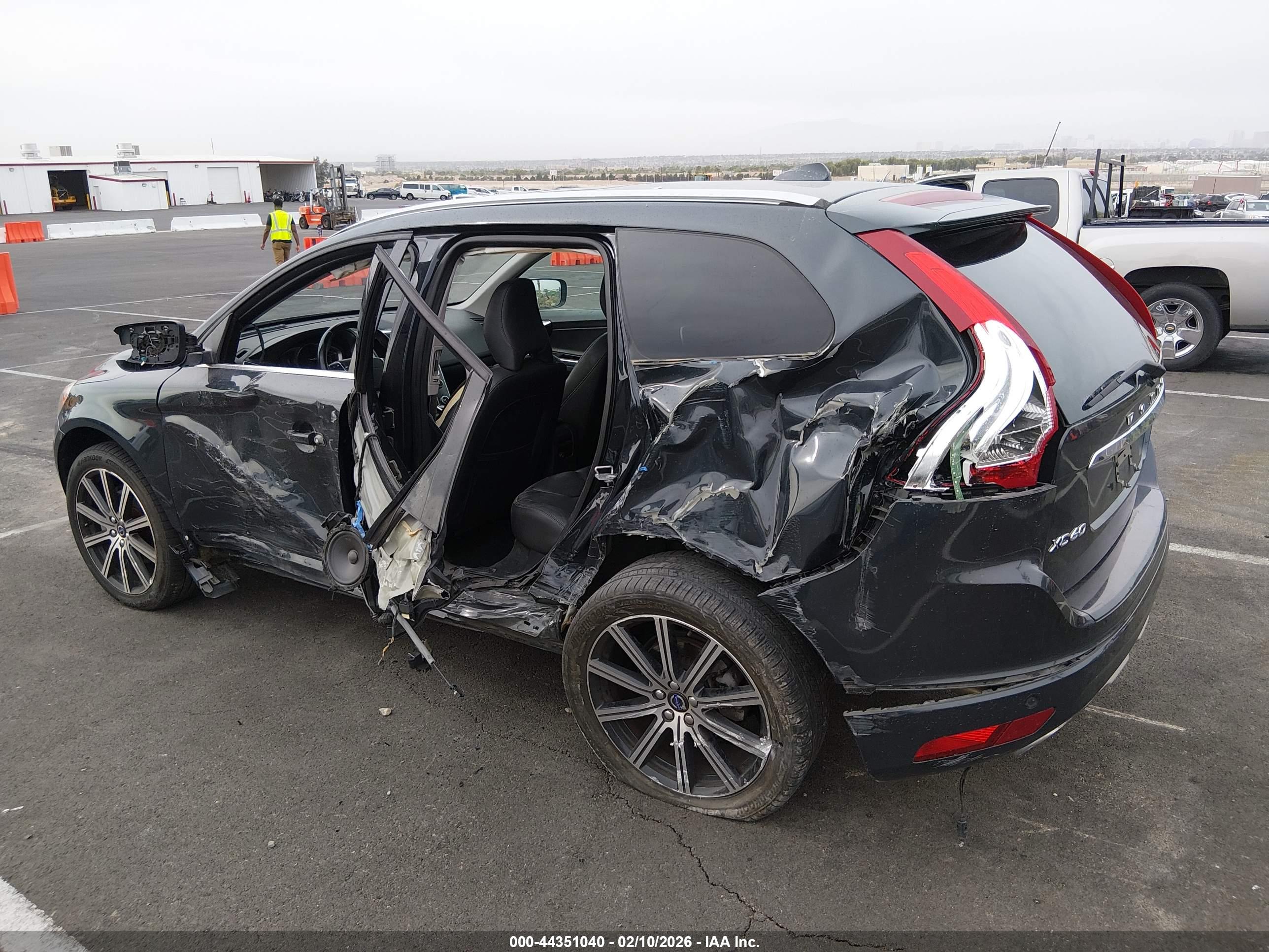 VOLVO XC60 image 6