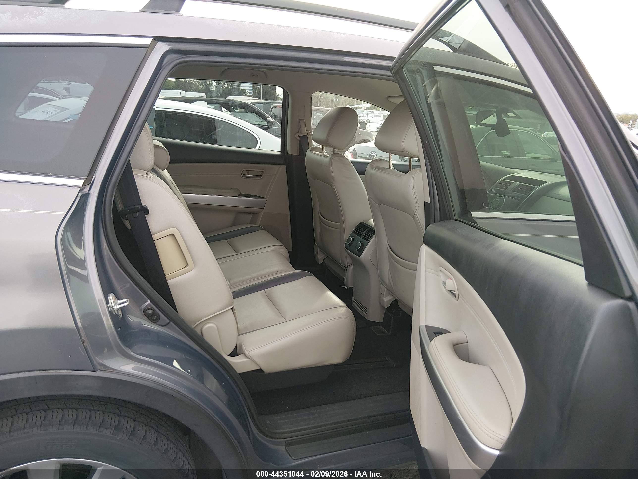 MAZDA CX-9 image 8