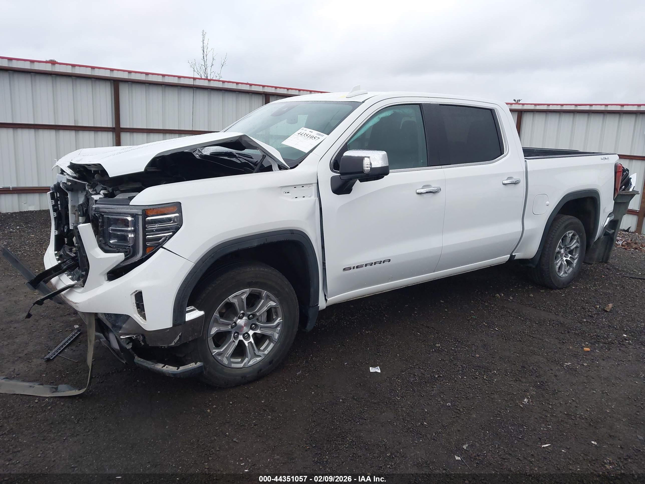 GMC SIERRA image 2