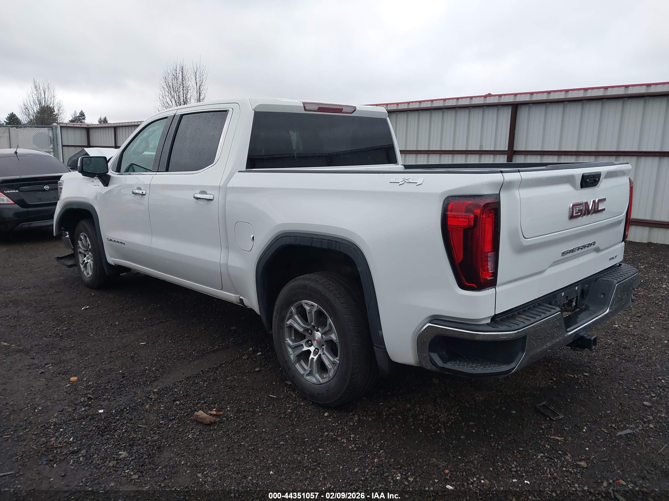 GMC SIERRA image 3