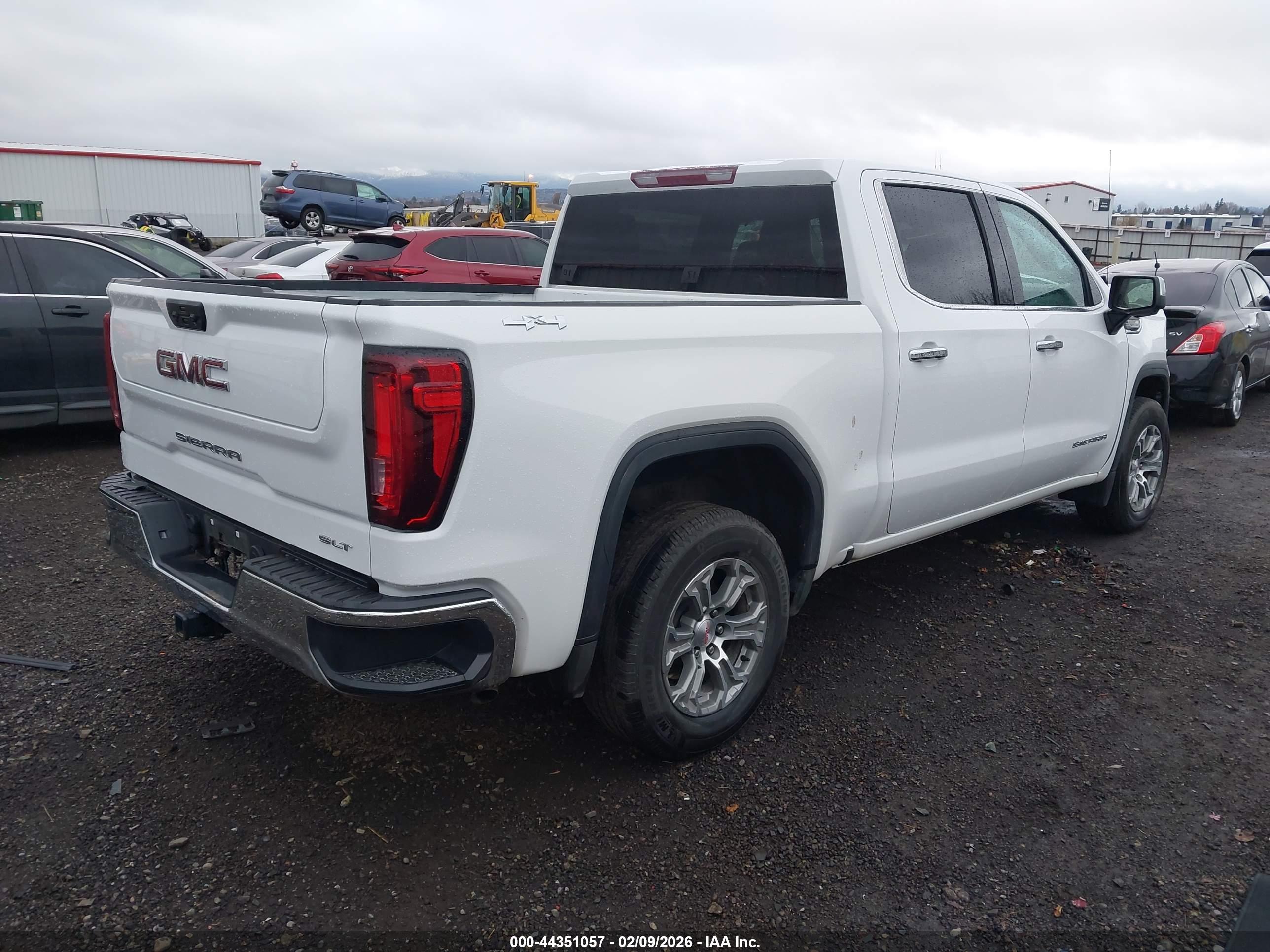 GMC SIERRA image 4